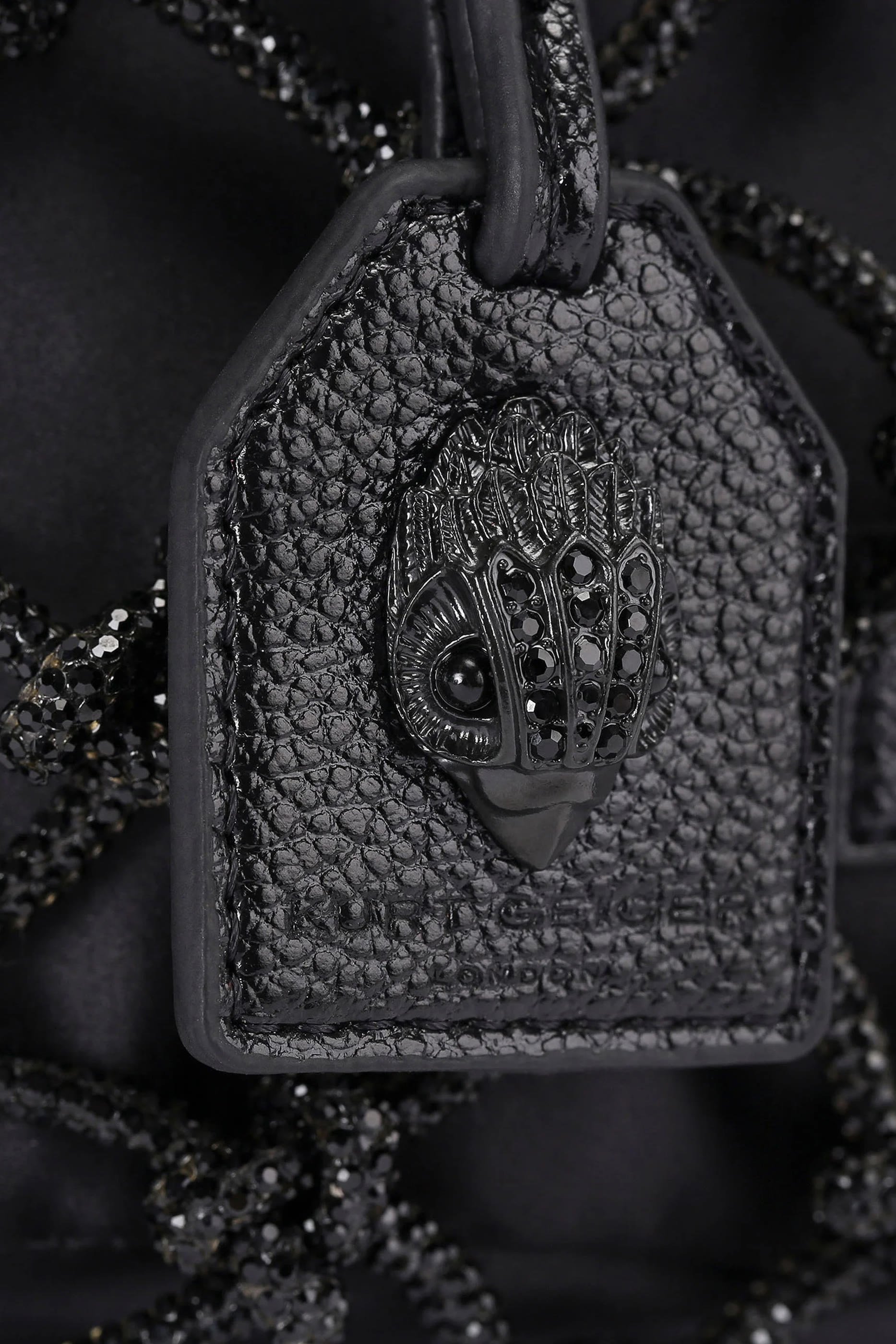 حقيبة صغيرة بمكرمية وكريستال