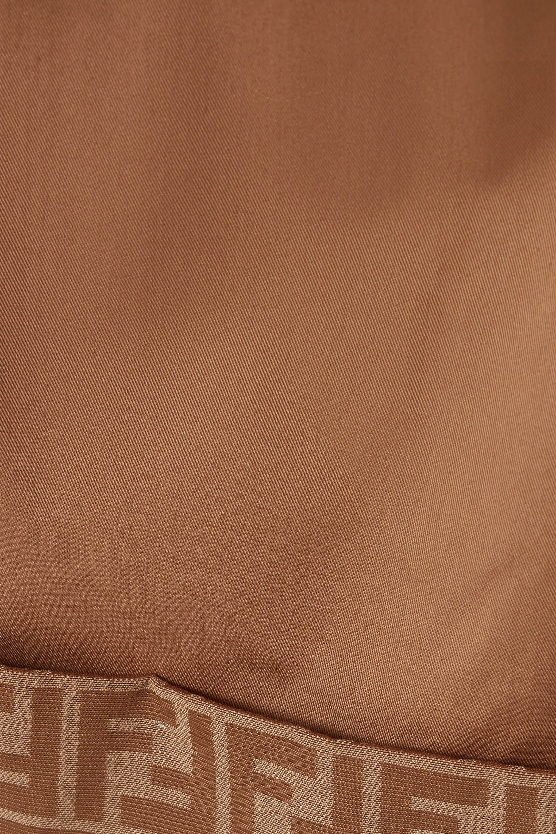 بنطال بقصة ساق مستقيمة وشعار الماركة للأطفال