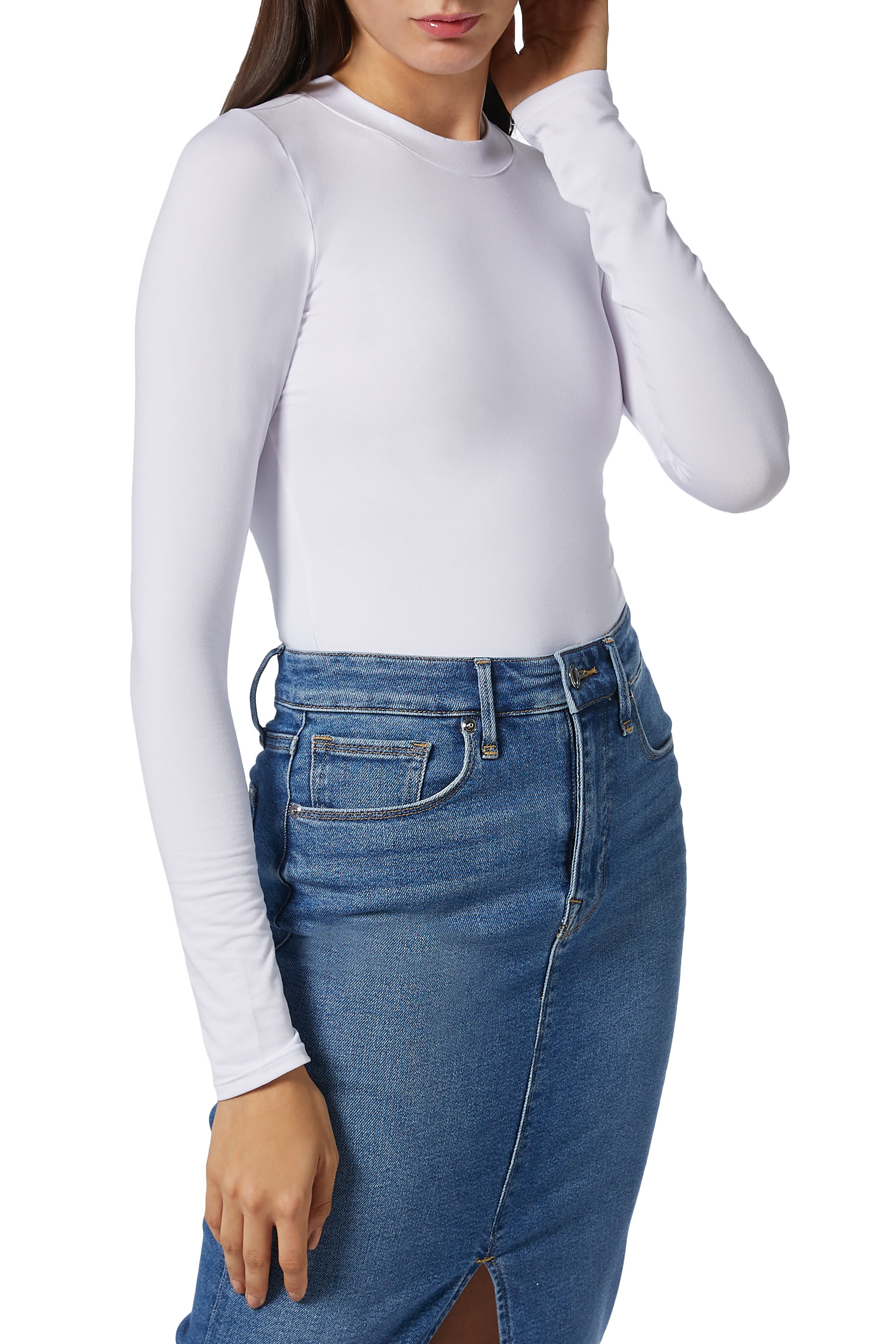 بودي سوت بياقة ضيقة