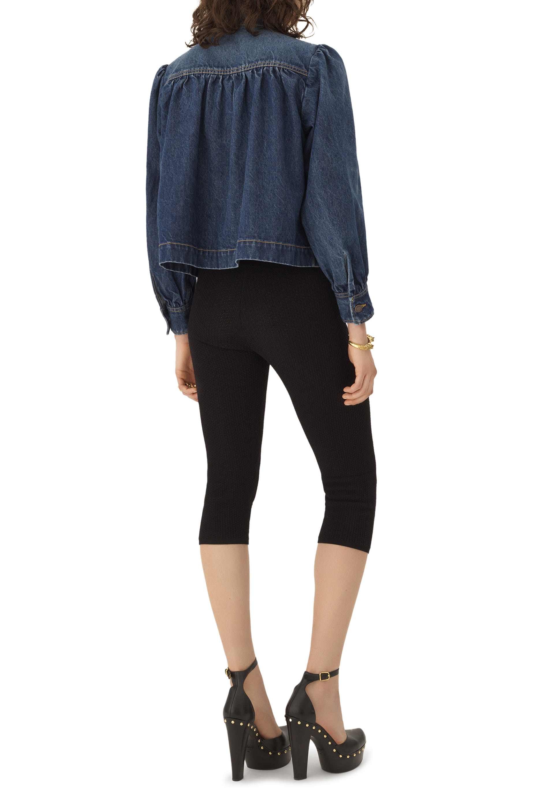 جاكيت بأكمام منفوخة وكشكش