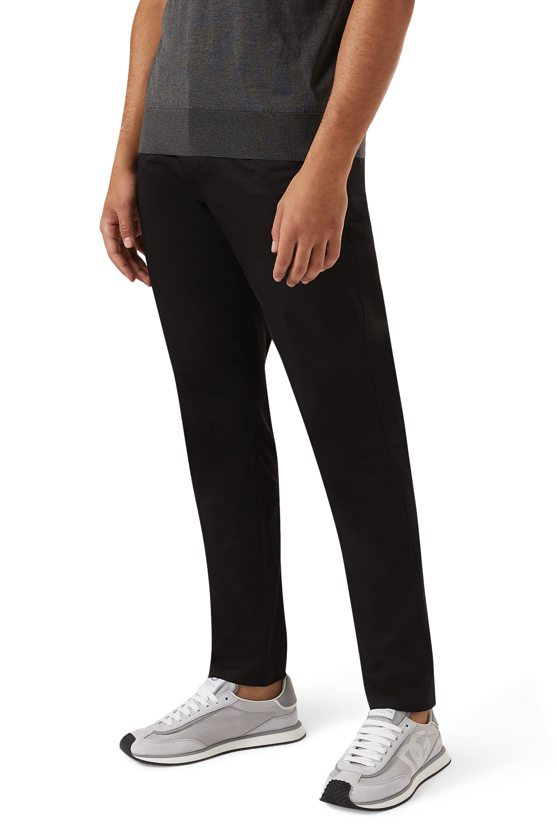 سنيكرز بحرفي شعار الماركة خامات متنوعة