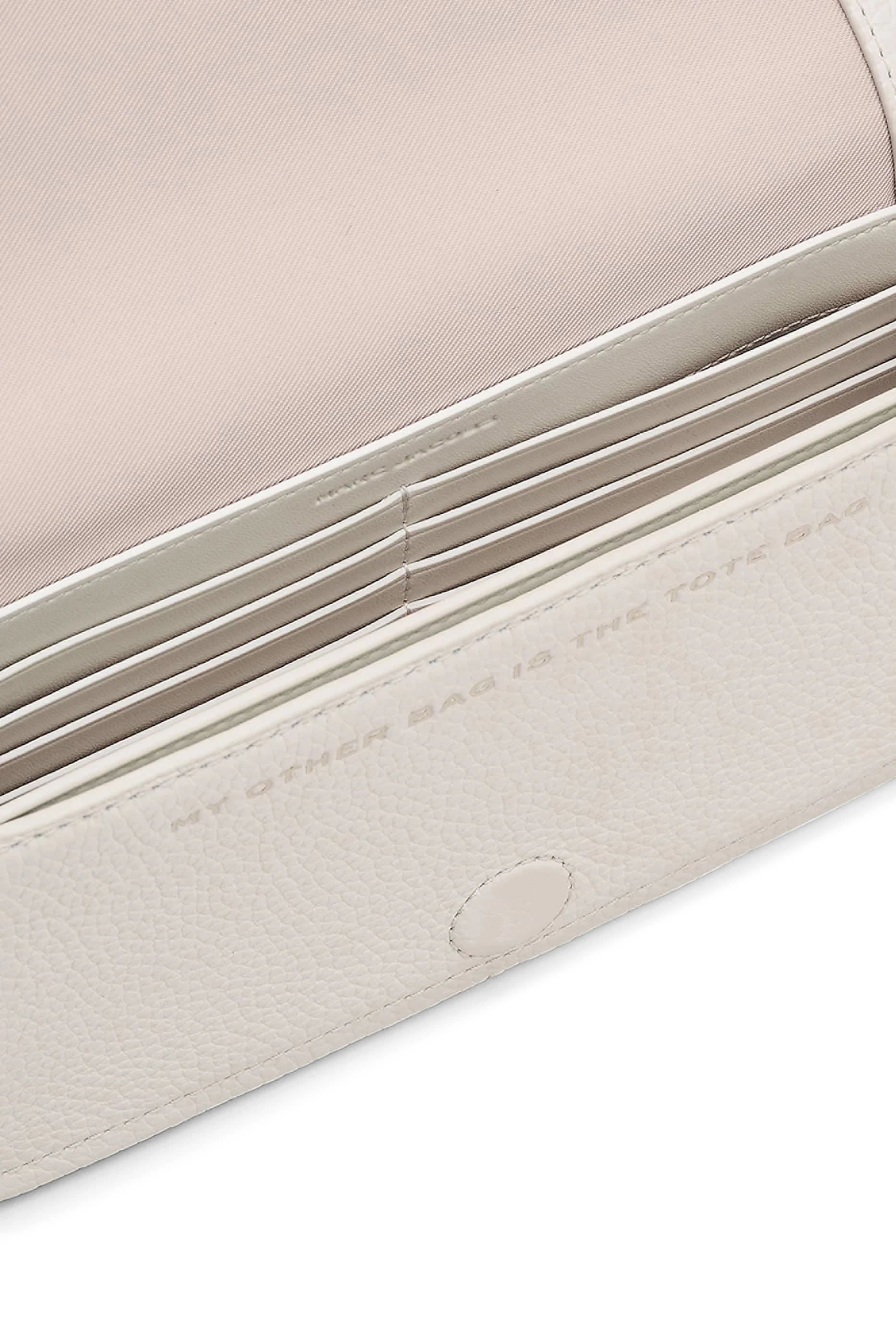 حقيبة صغيرة جلد