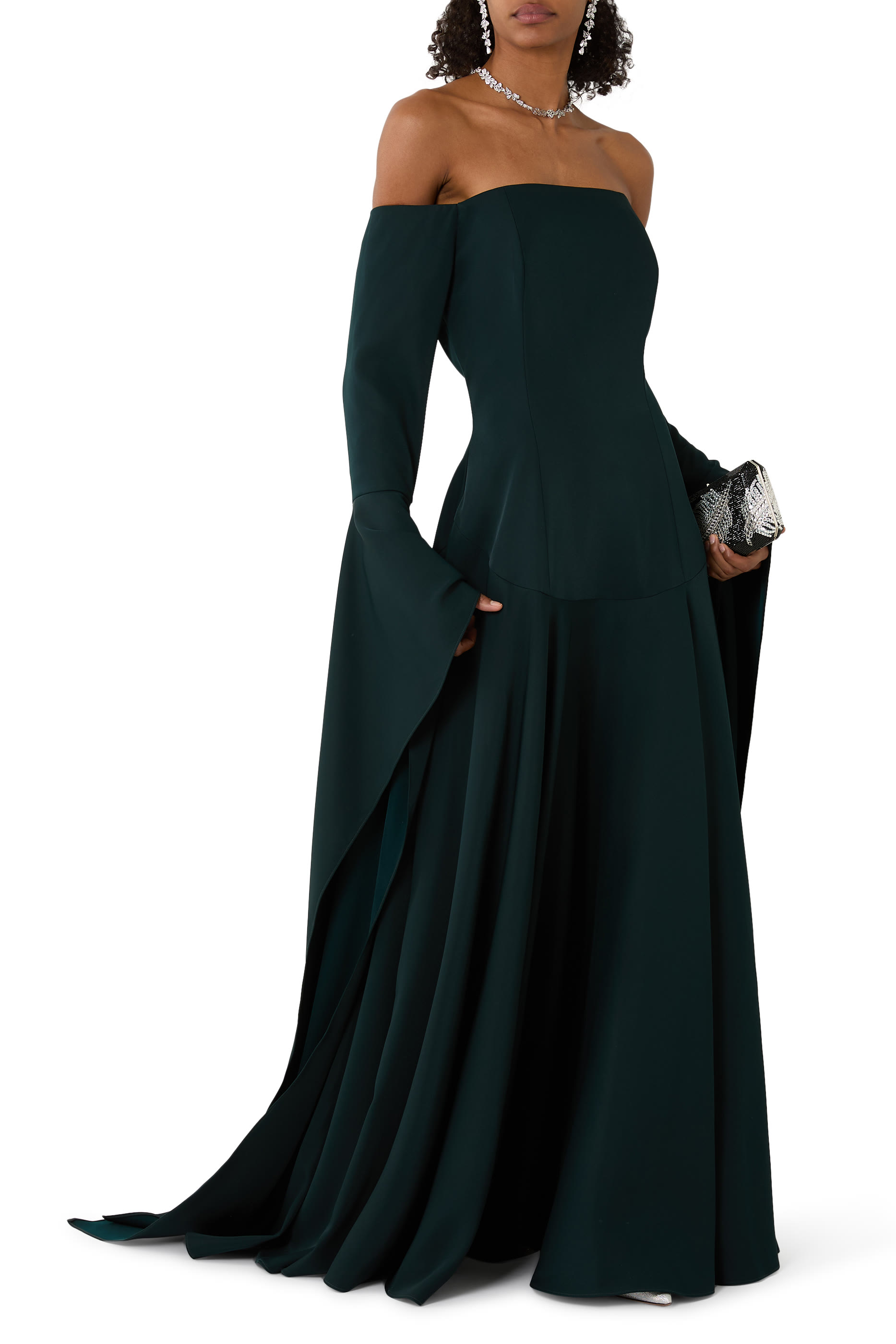 فستان سهرة بأكتاف مكشوفة وأكمام كريب