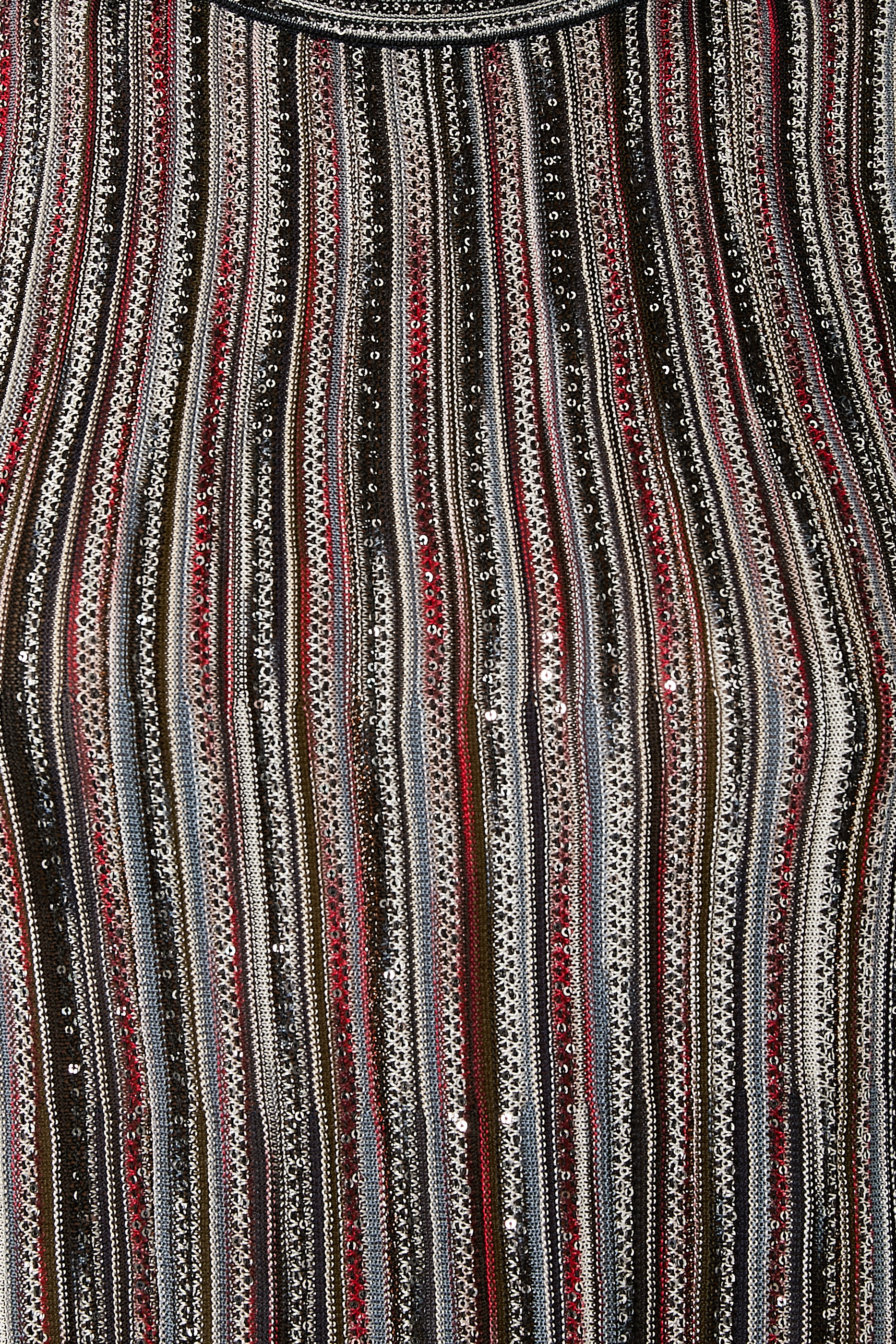 بلوزة لوريكس مطرزة جزئيا بترتر