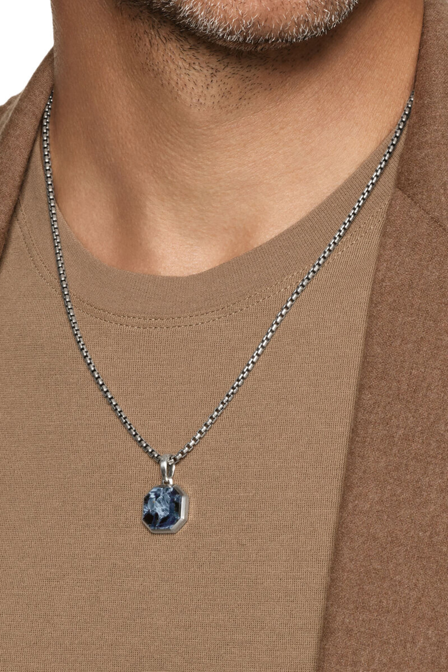 حلية متعددة الأوجه مرصعة بحجر بيترسايت، فضة إسترلينية