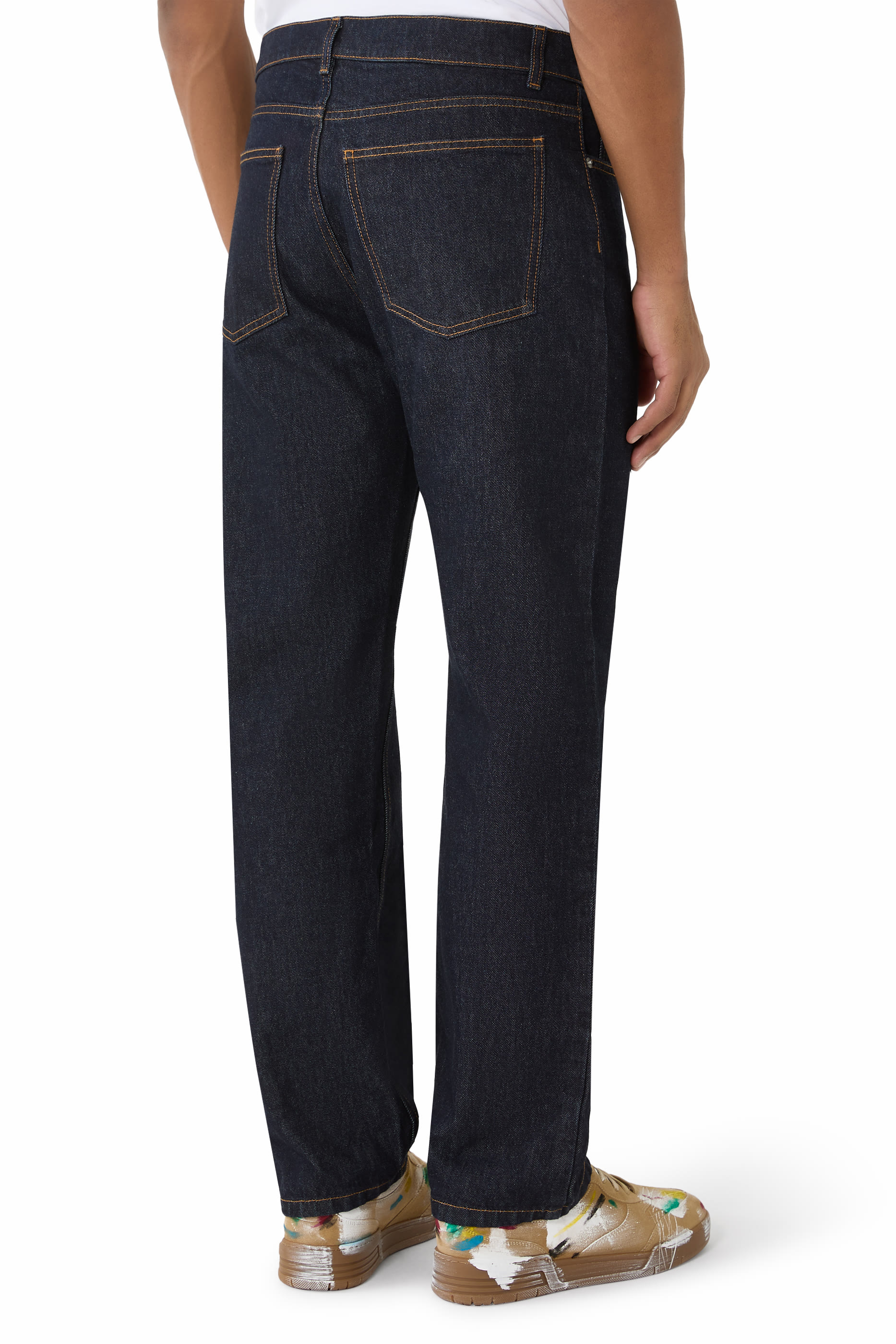 بنطال جينز بقصة ساق مستقيمة وشريط شعار الماركة