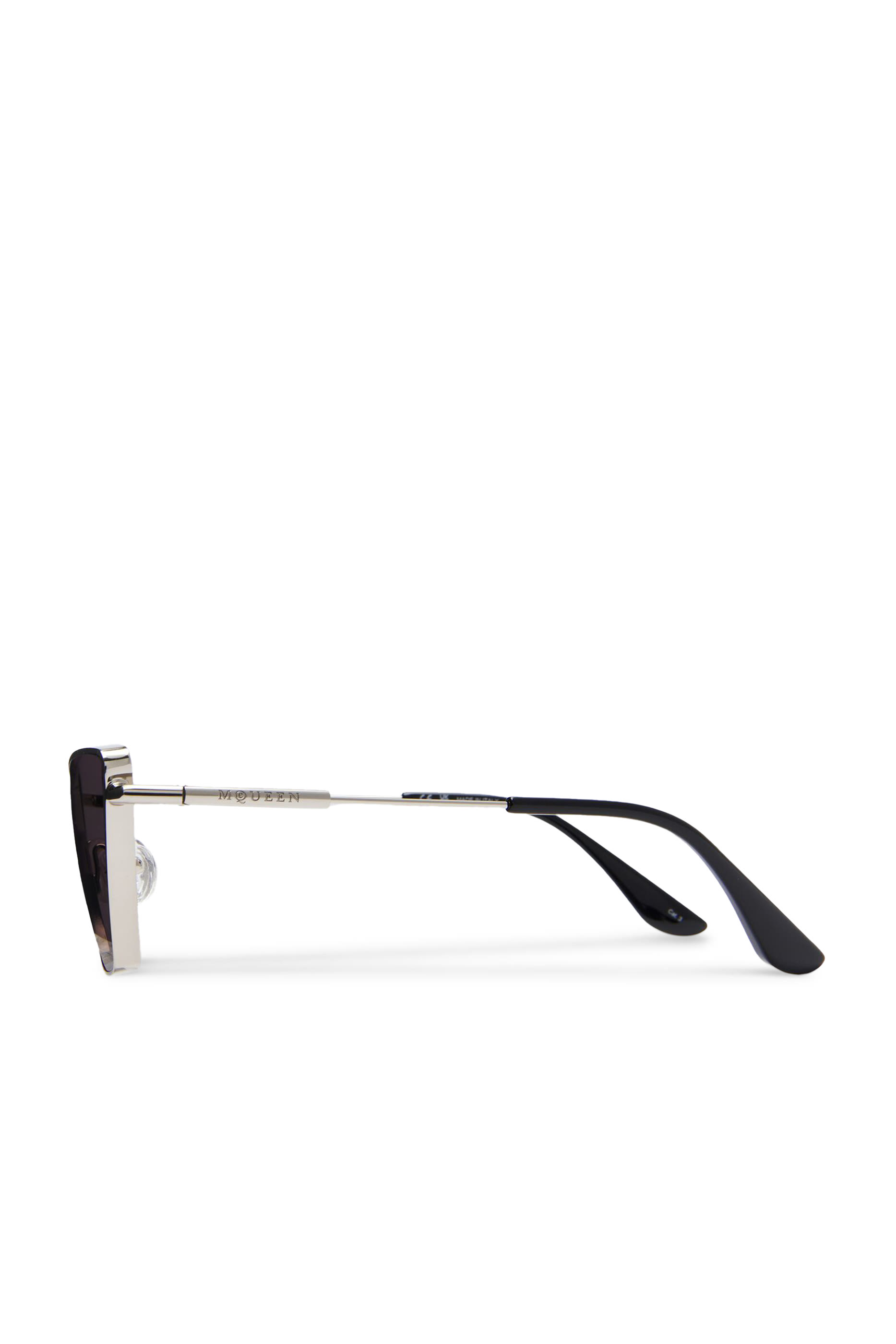 نظارة شمسية بتصميم عين القطة