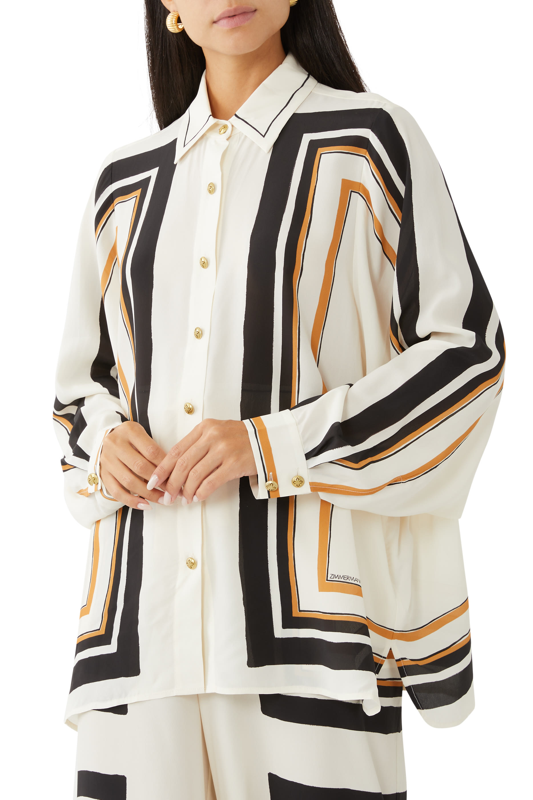 فميص بقصة فضفاضة