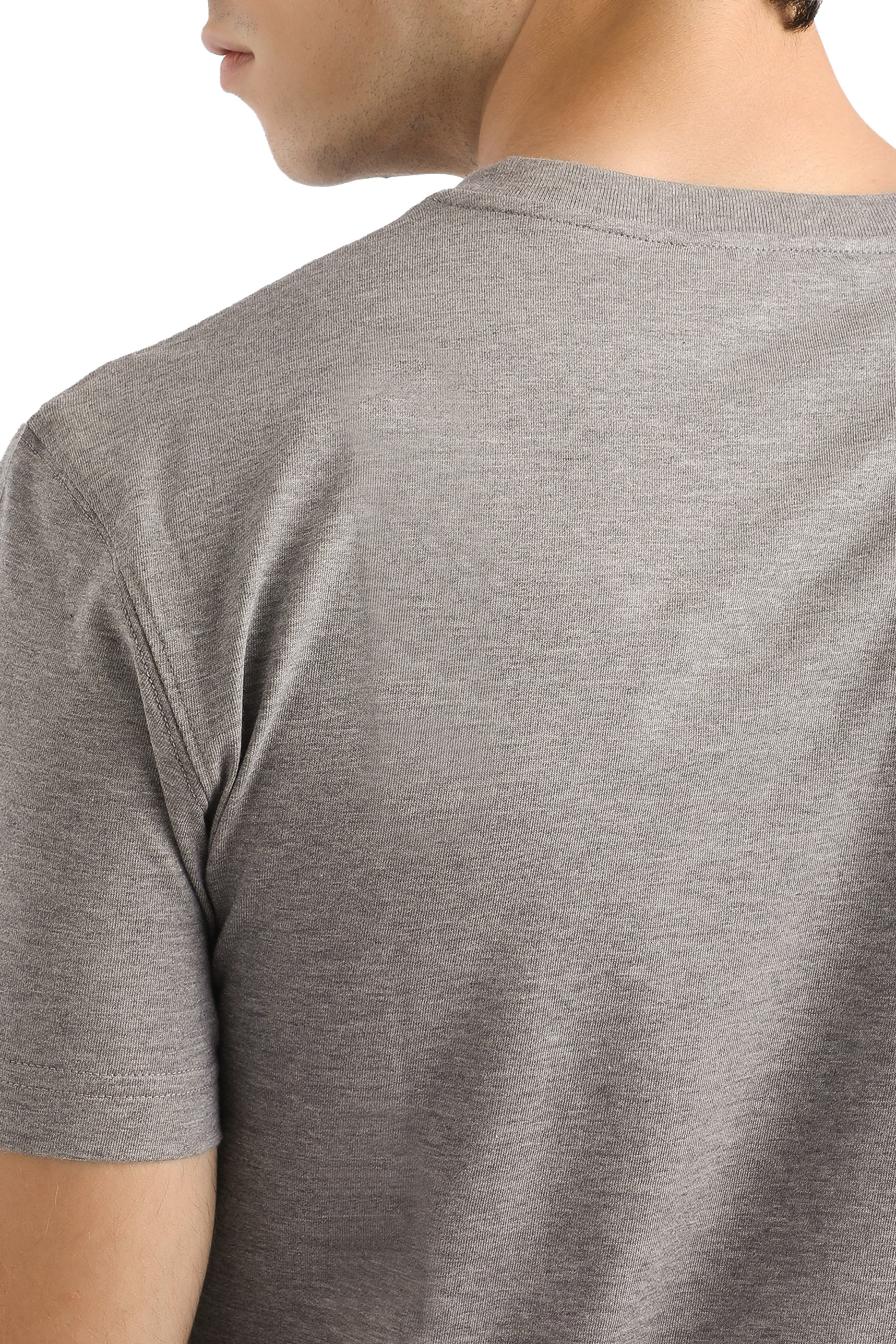 تيشيرت بشعار الماركة قطن