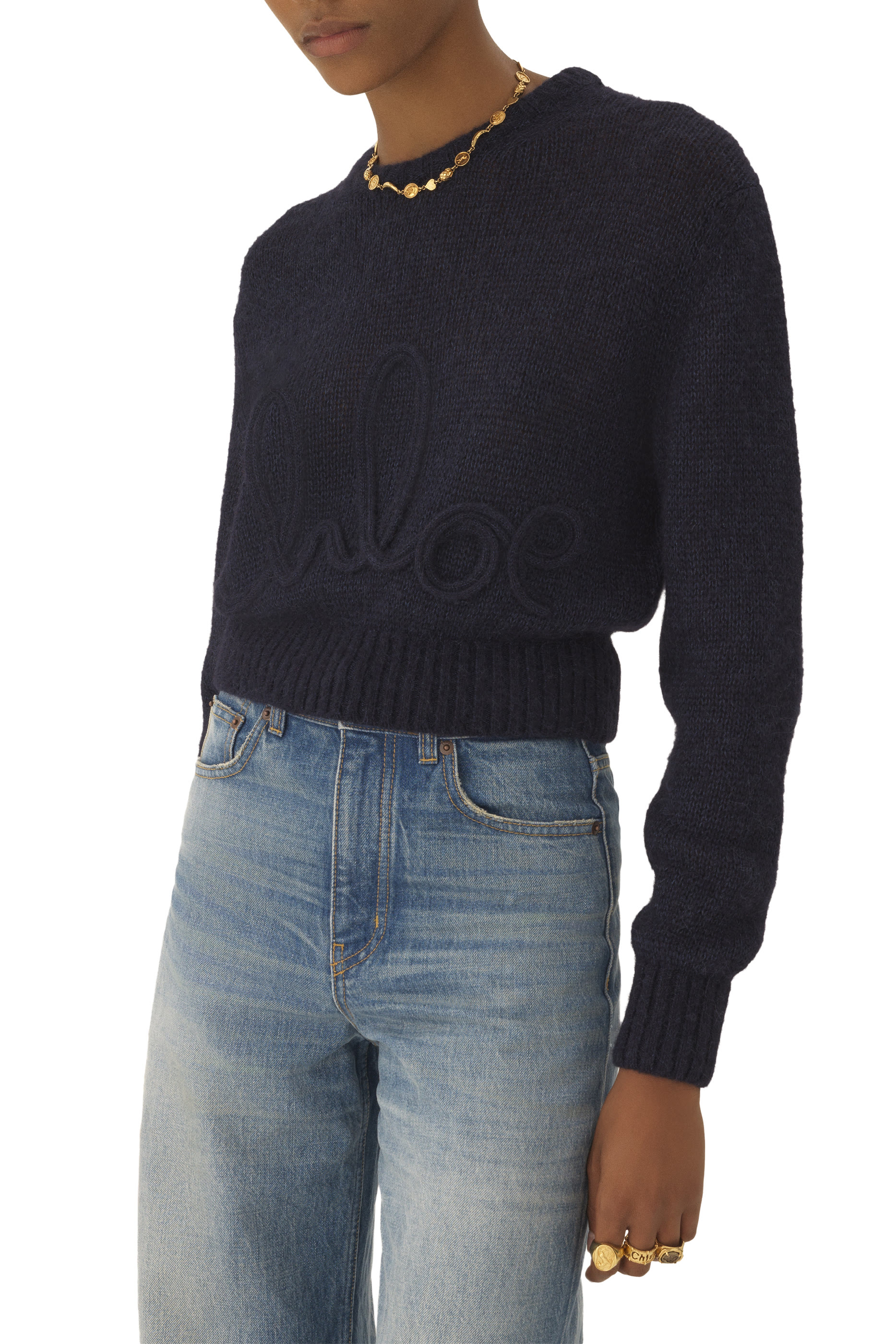 كنزة بشعار الماركة