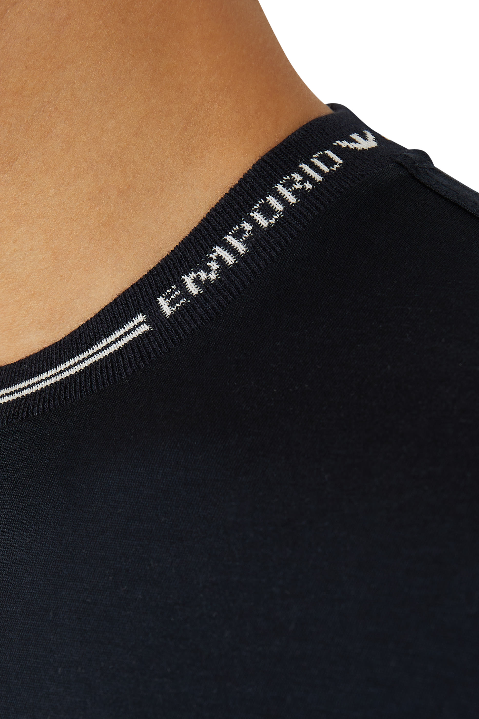 تيشيرت بشعار الماركة جرسيه