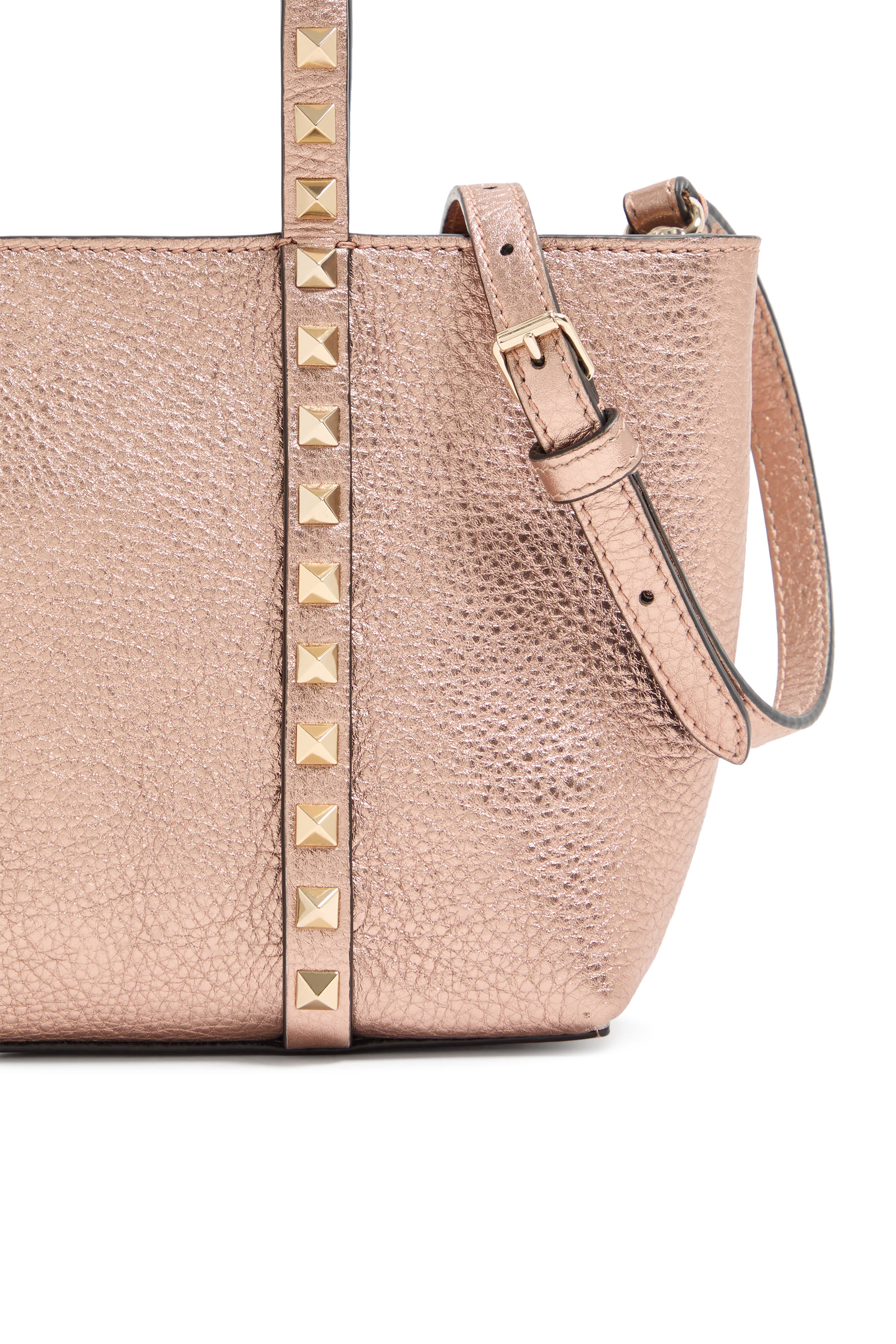 حقيبة مرصعة بحلي هرمية