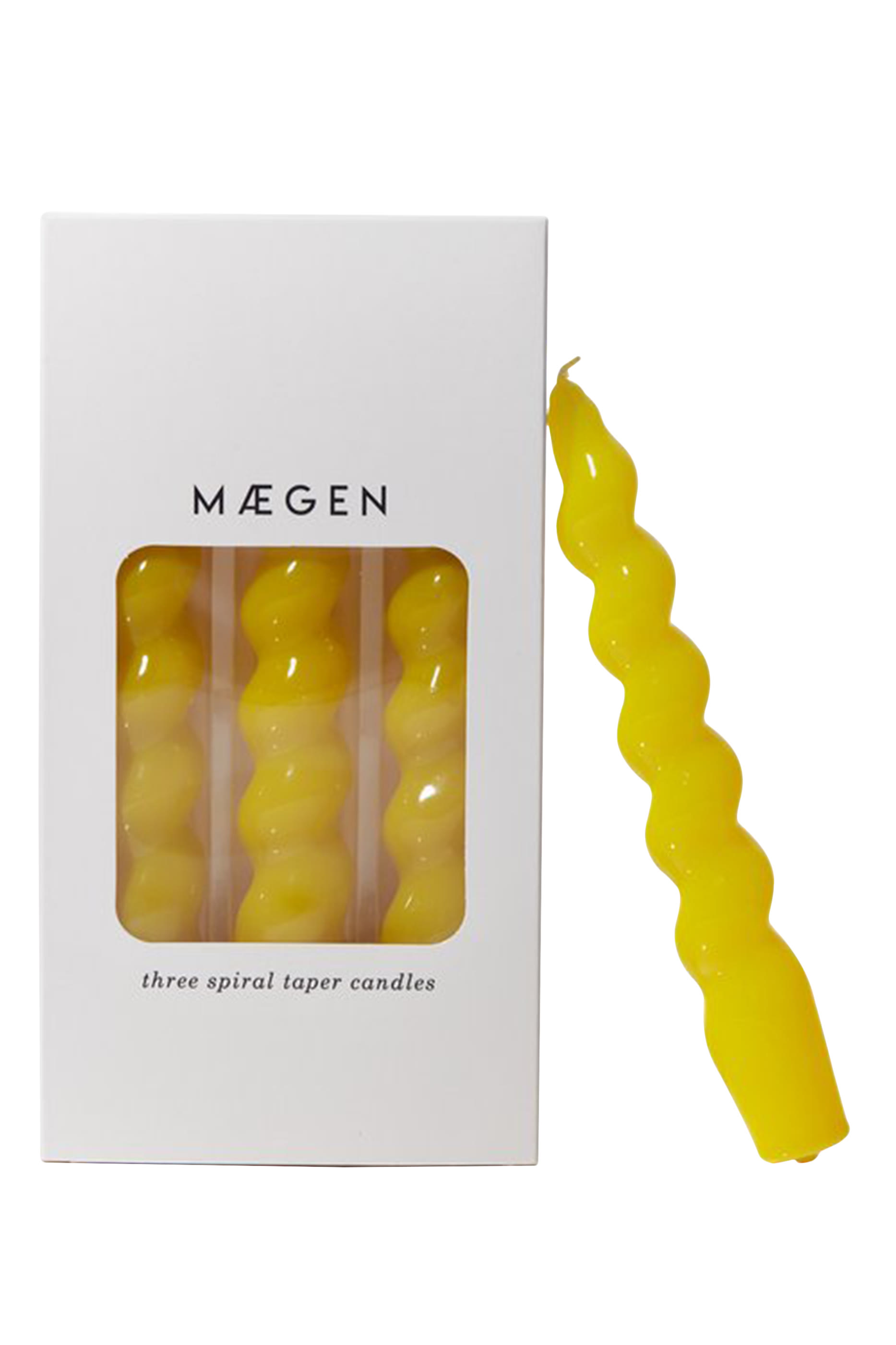 مجموعة شموع مدببة بتفاصيل ملتوية