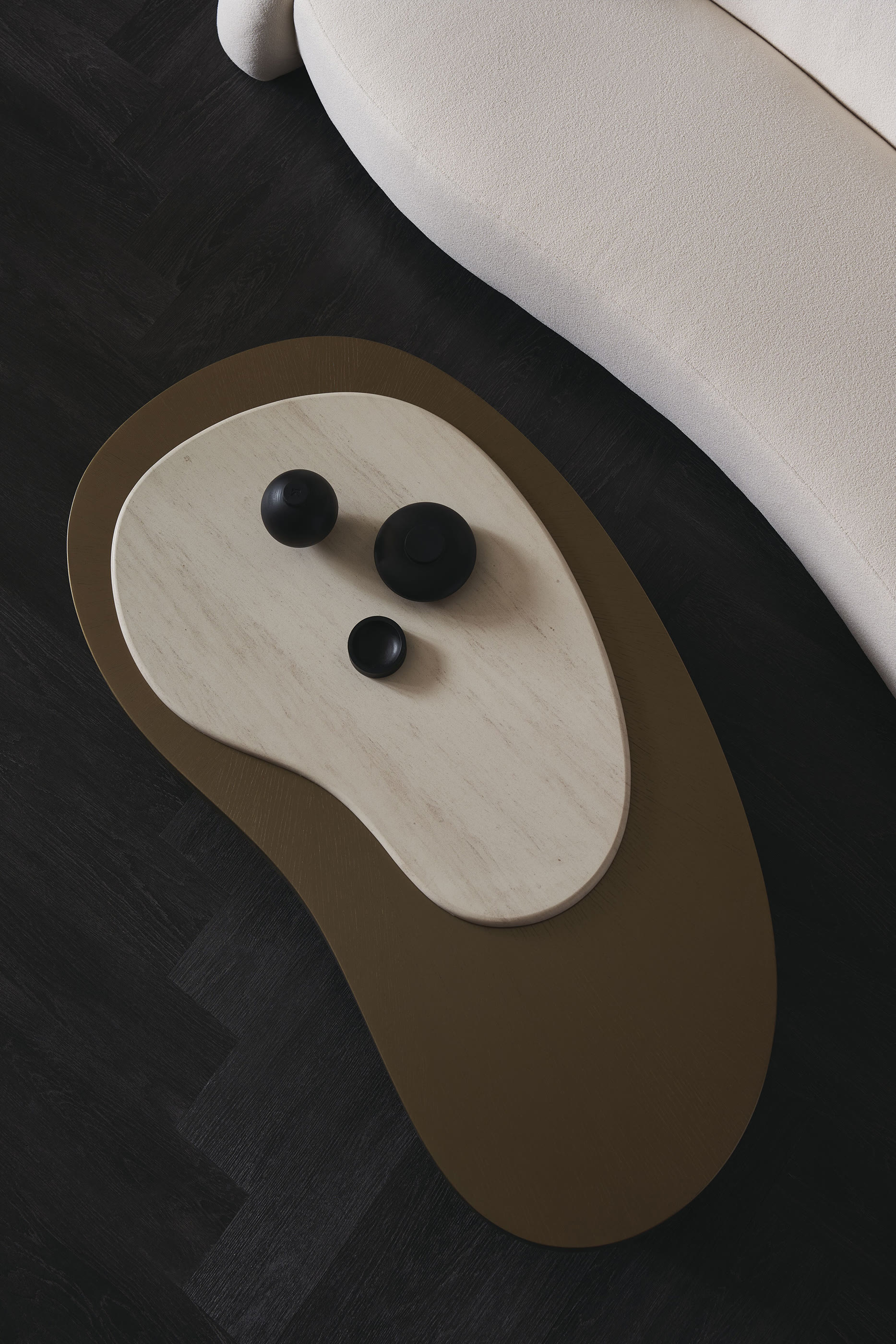 طاولة كونتراست للمشروبات الفاخرة