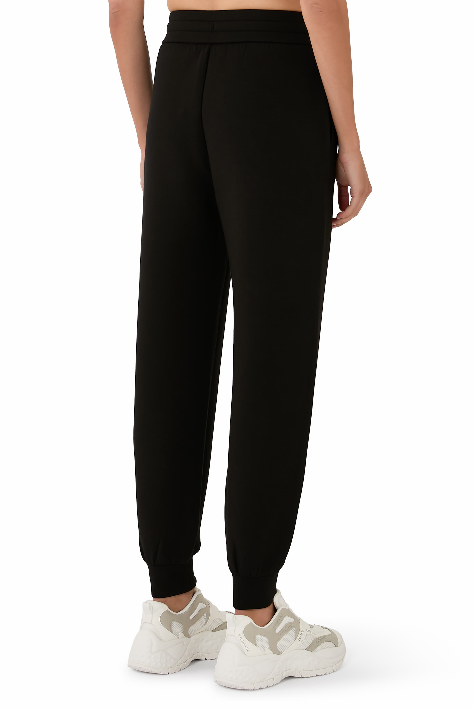 بنطال رياضي برباط تضييق وشعار الماركة