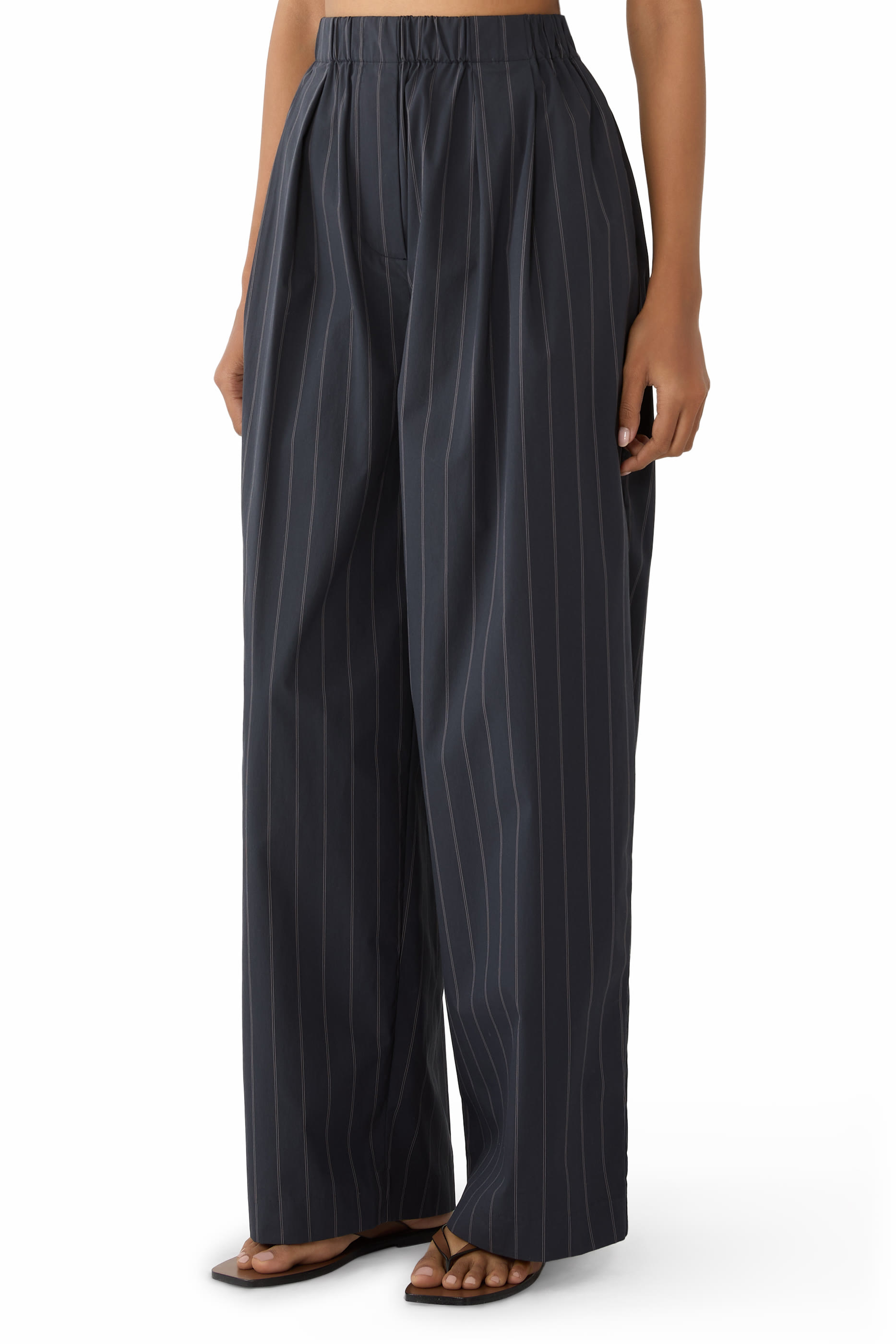 بنطال مخطط بقصة مريحة وطيات