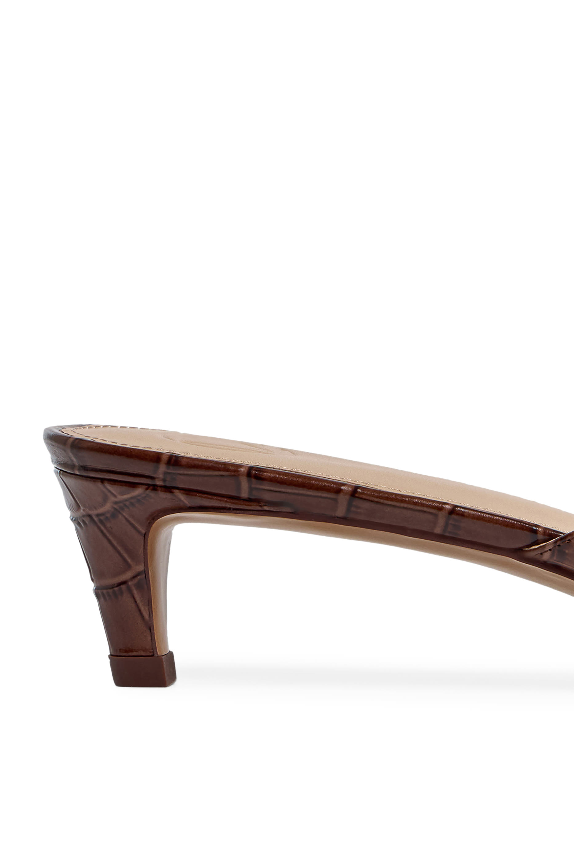 حذاء بمقدمة مدببة مفتوح من الخلف 40 جلد