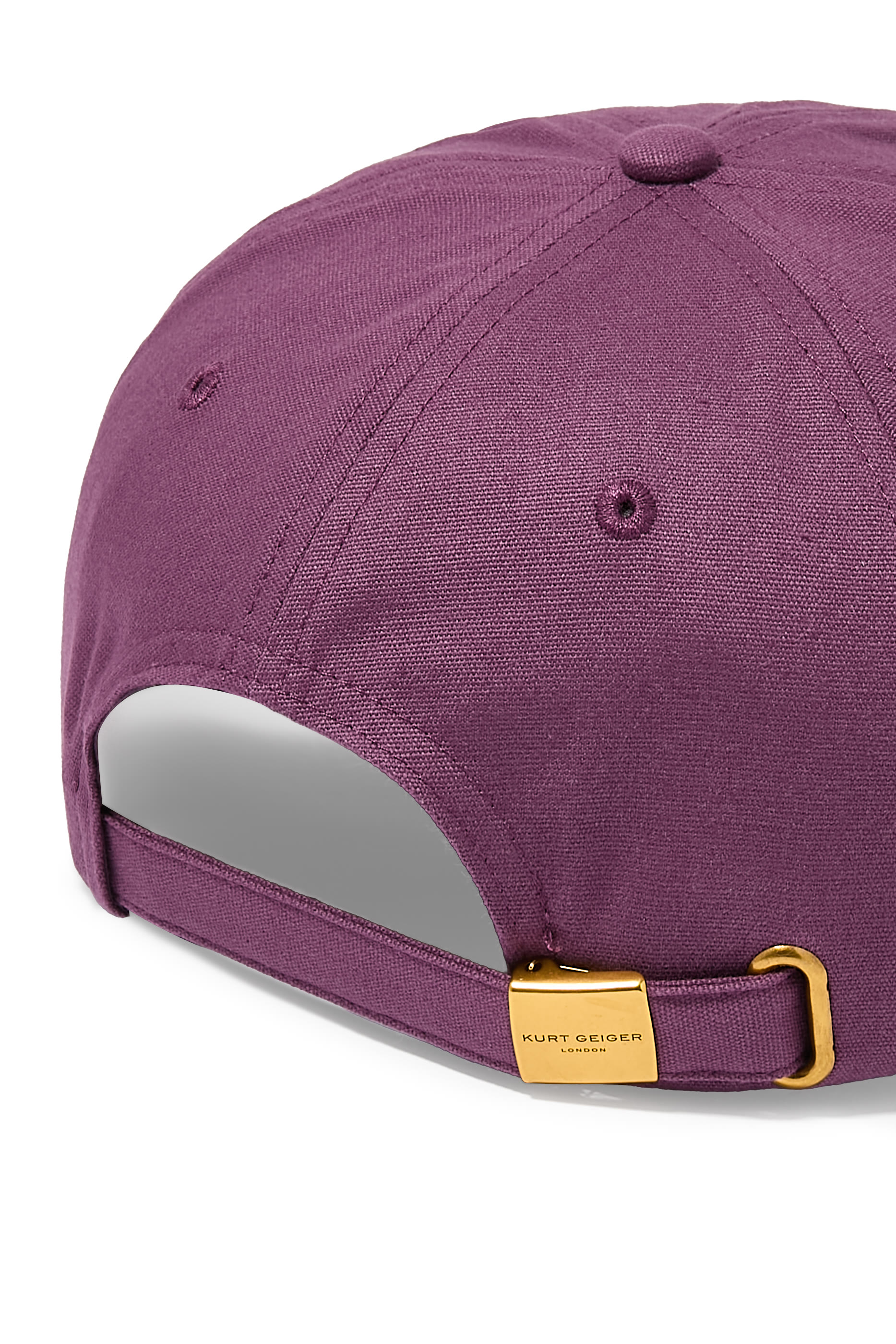 كاب بتطريز كيرت