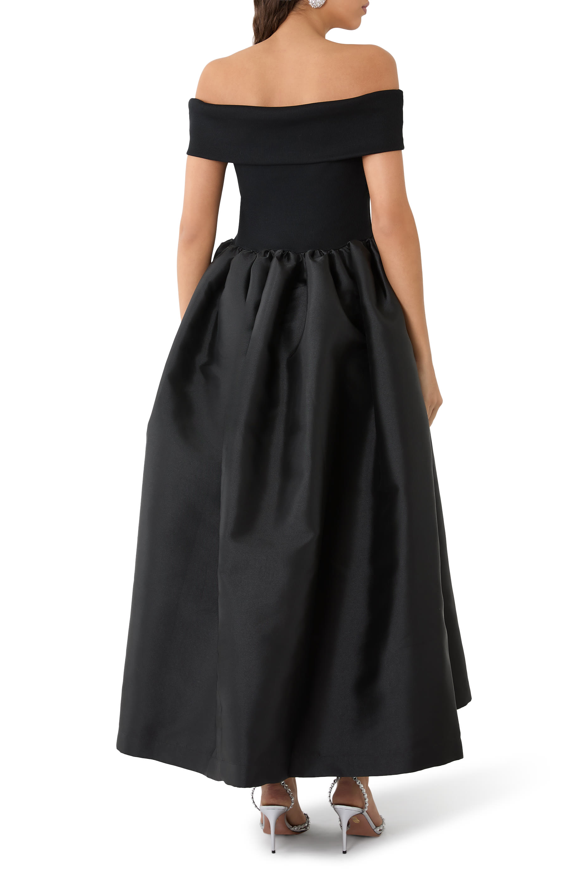 فستان بقصة برنسيس بأكتاف مكشوفة ستان ثقيل