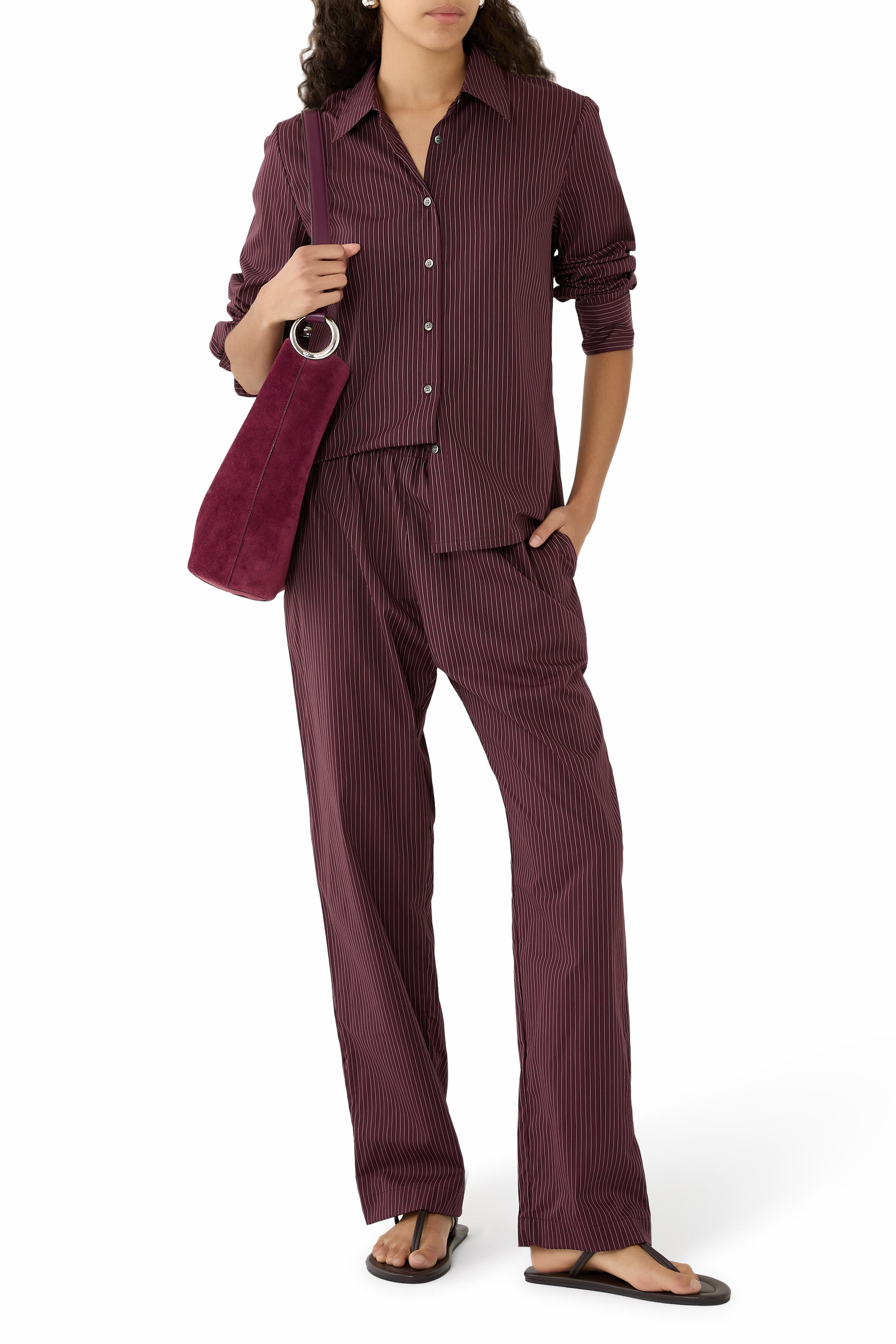 قميص يوشي مخطط بقصة ضيقة وأزرار للإغلاق