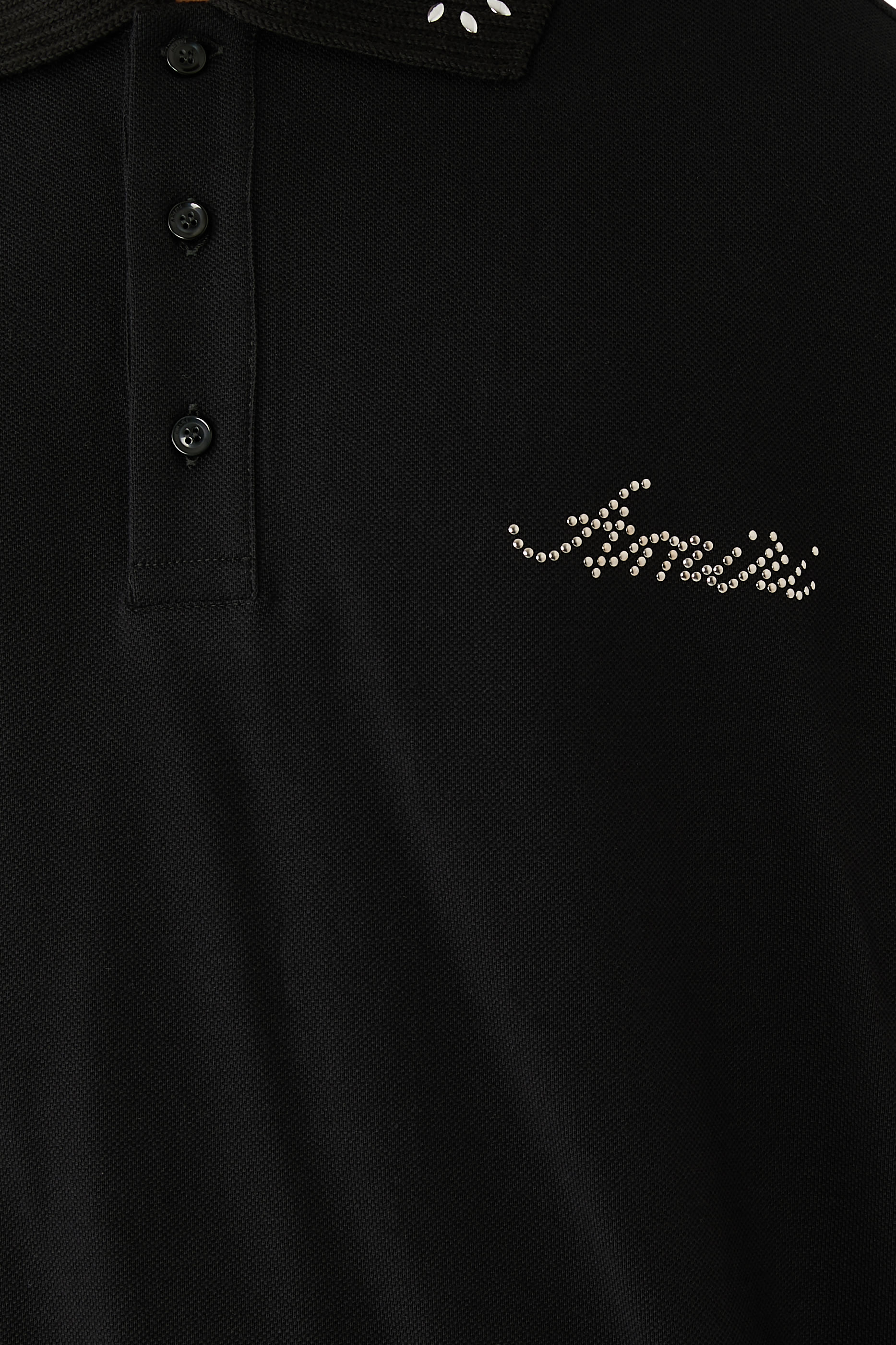 قميص بولو بياقة مزينة بأحجار