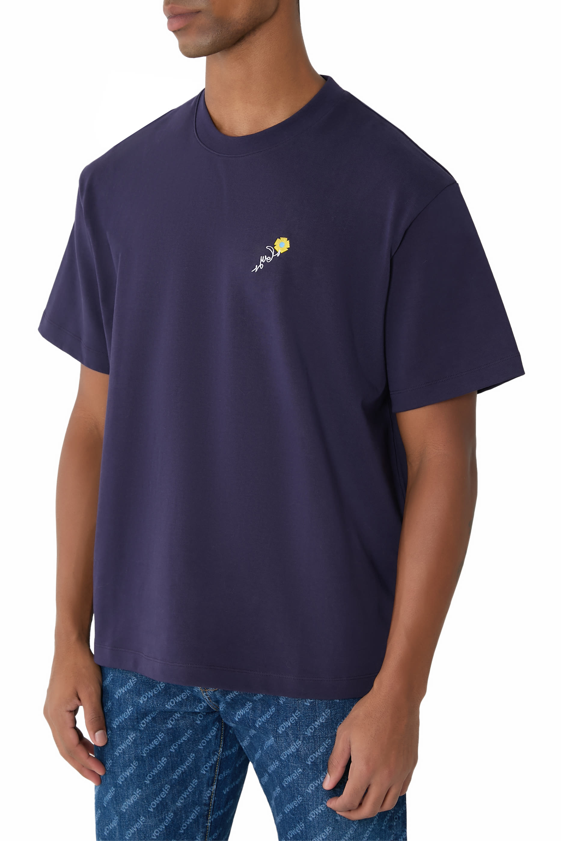 تيشيرت بزهرة مطرزة