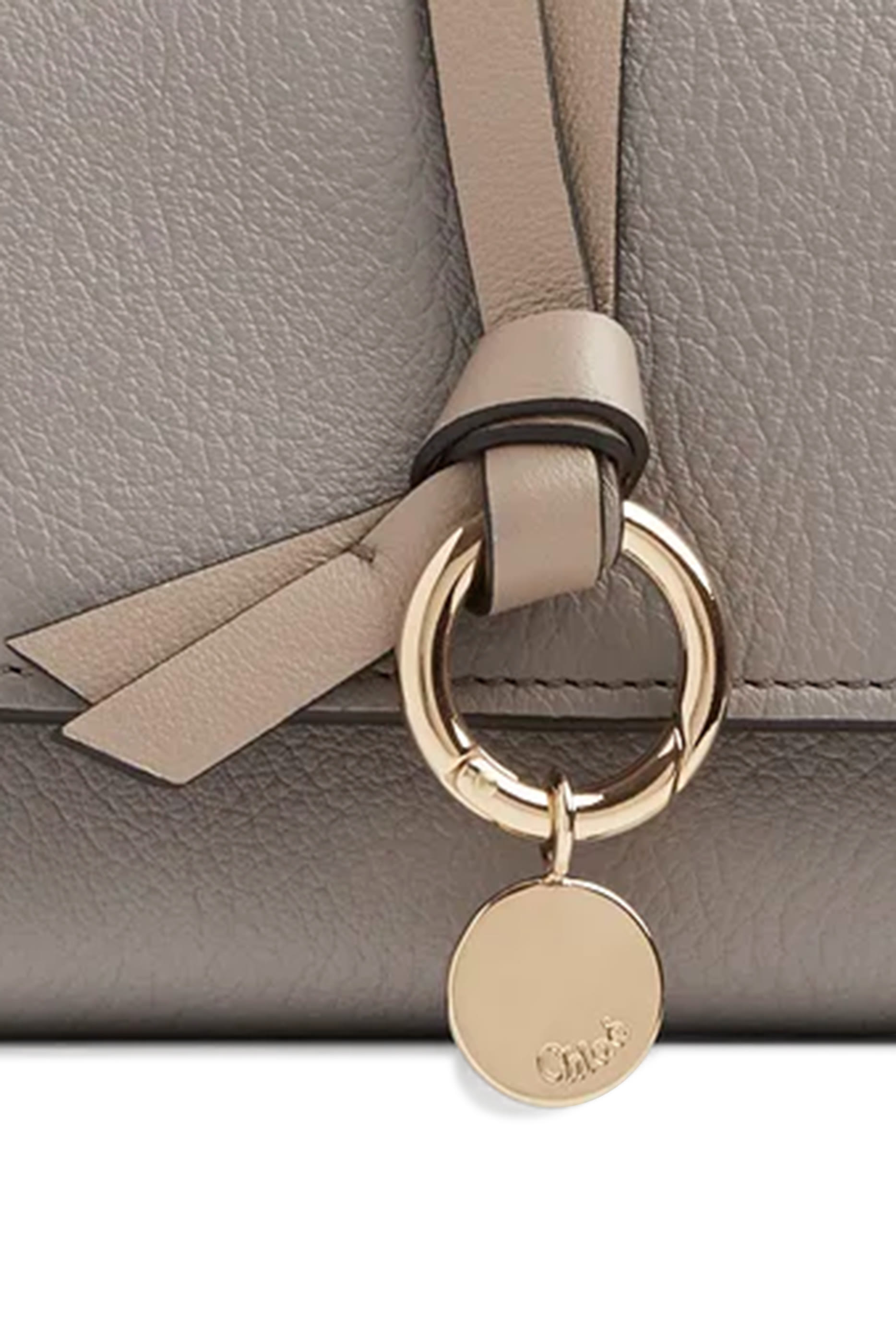 محفظة ألفابت صغيرة بتصميم ثلاثي الطي