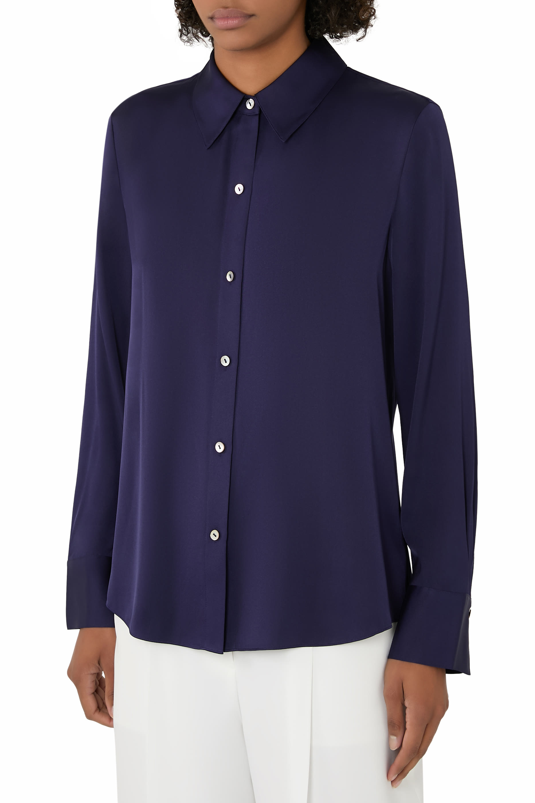 قميص كلاسيكي بقصة ضيقة