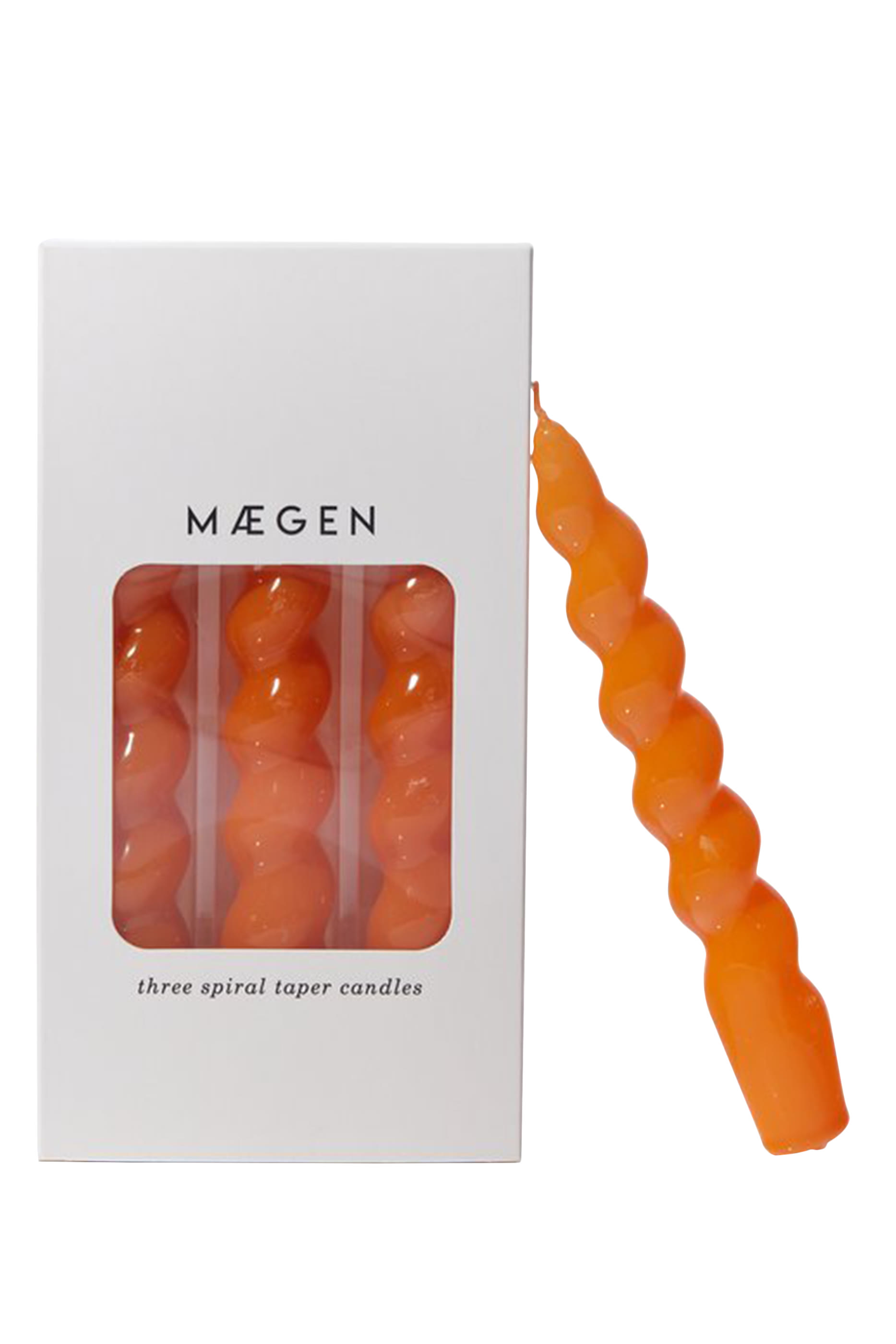 مجموعة شموع مدببة بتفاصيل ملتوية