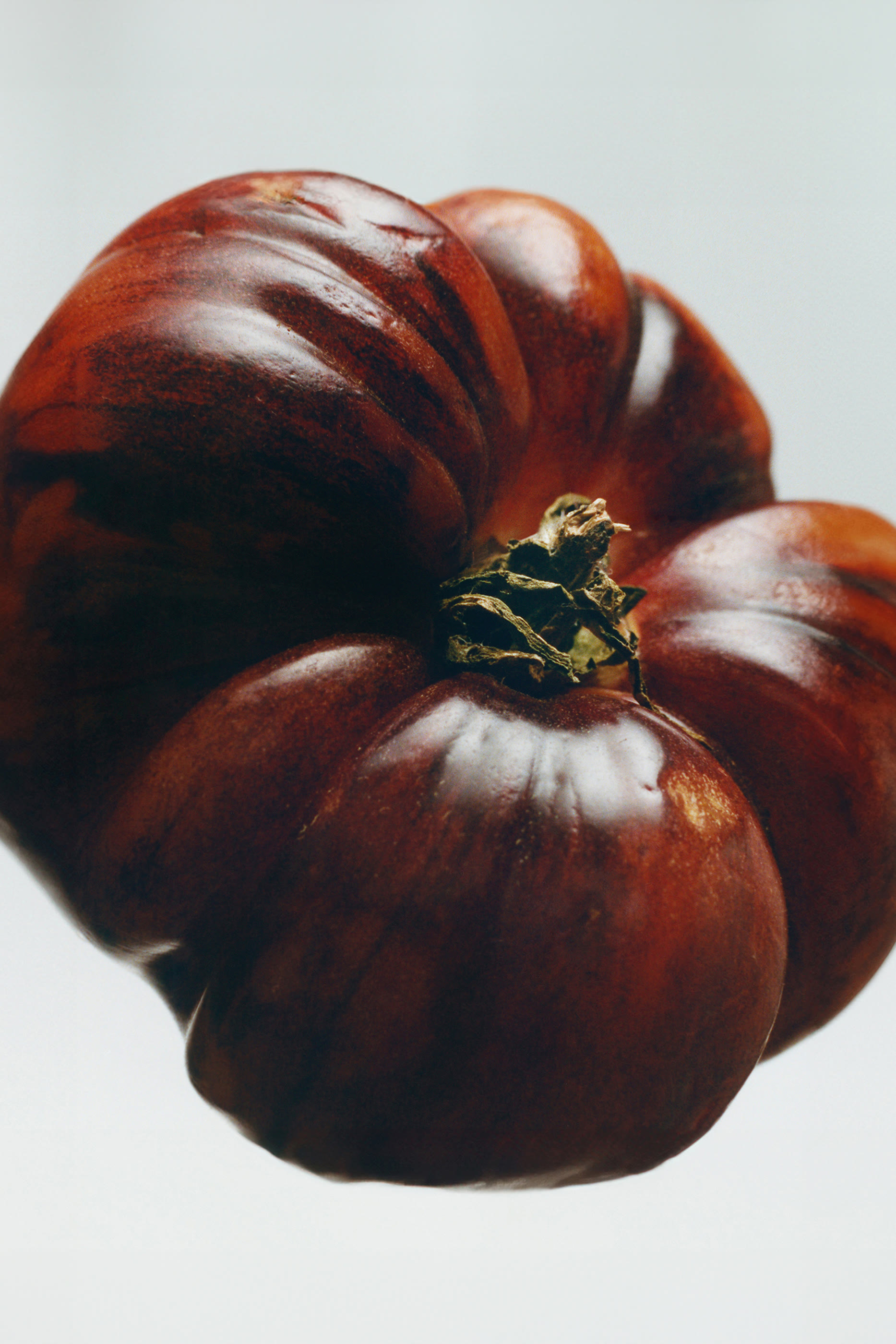 شمعة توماتو ليفز معطرة بتصميم حامل شموع