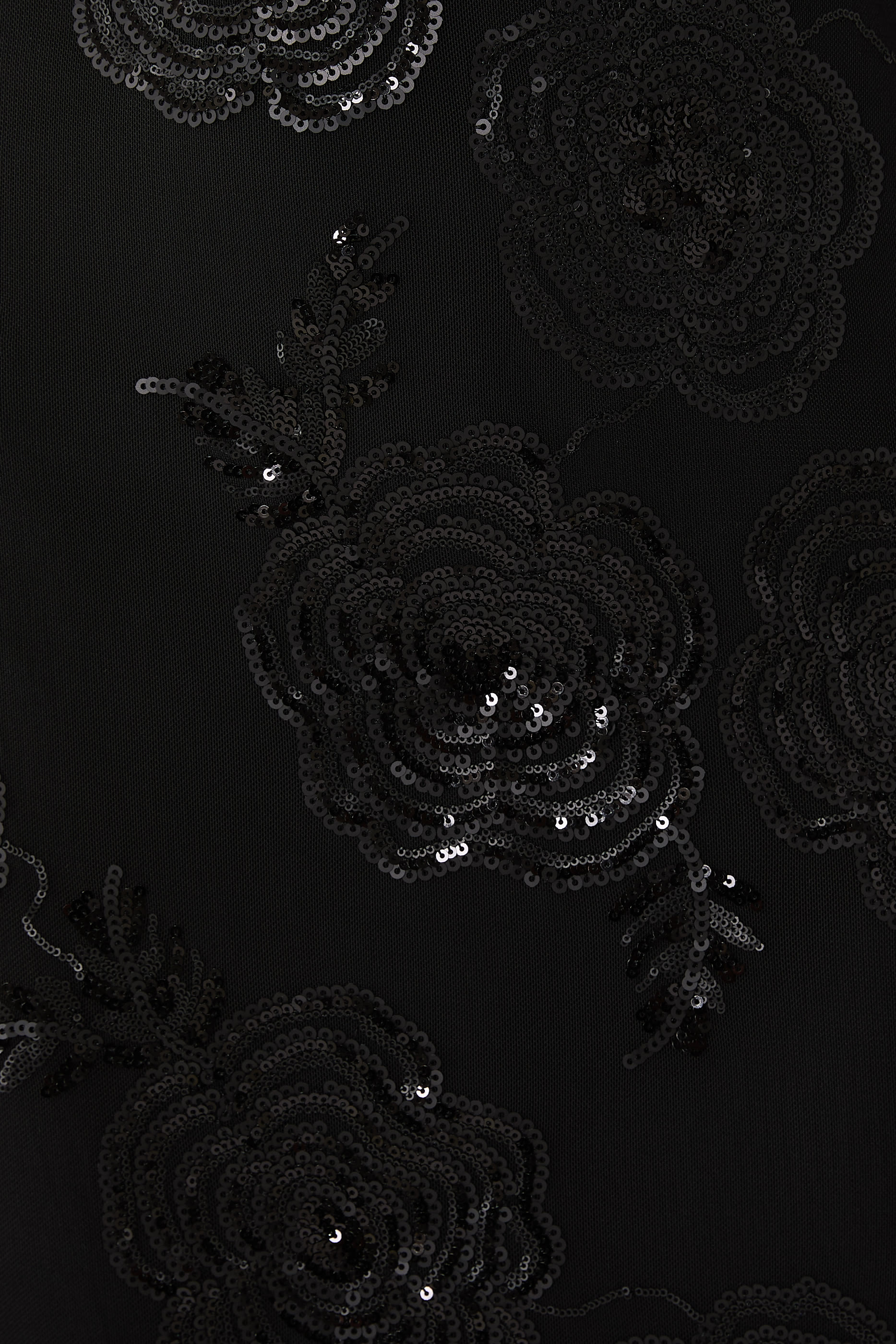 فستان بقصة ضيقة طويلة وترتر