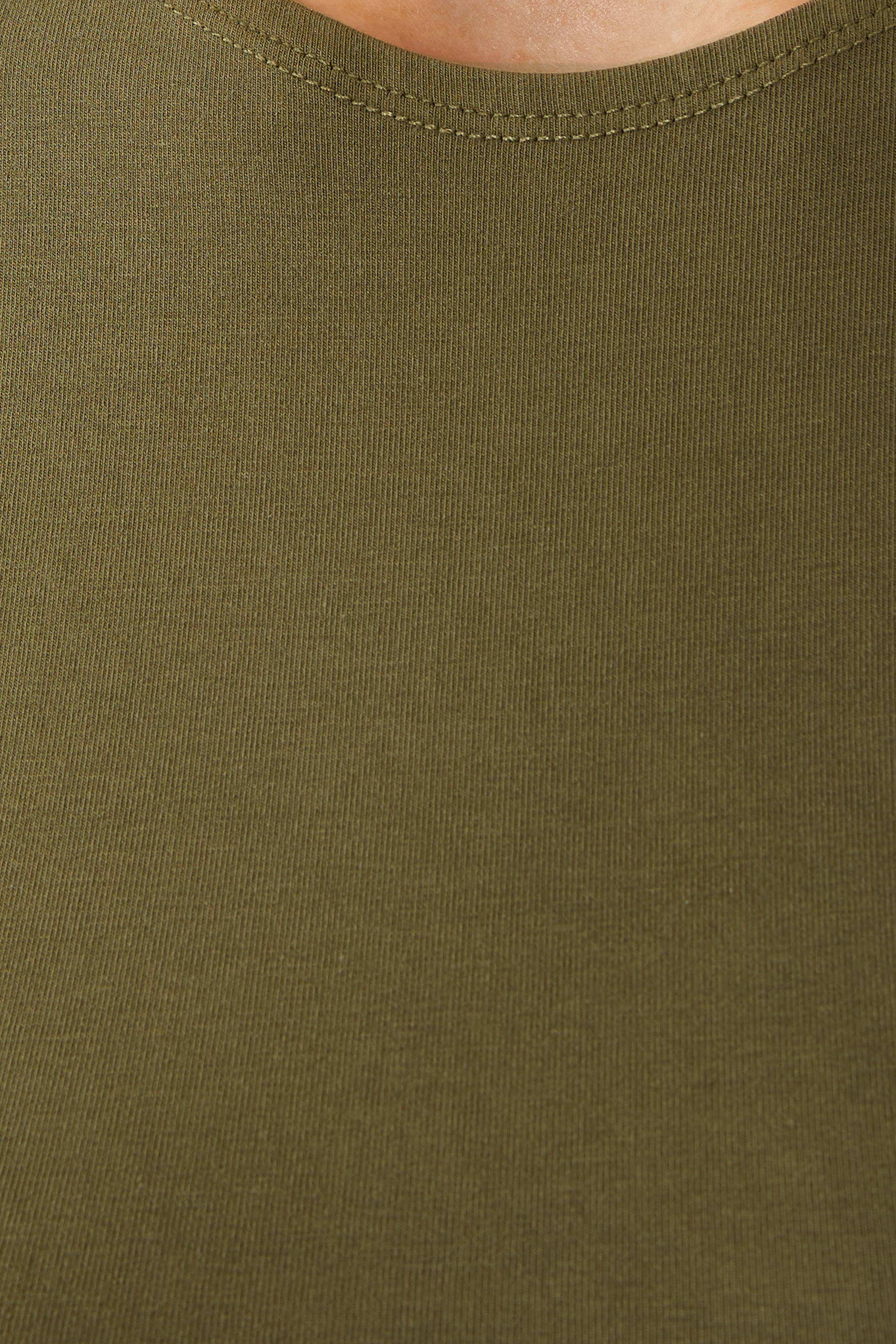 فستان قصير بلا أكمام