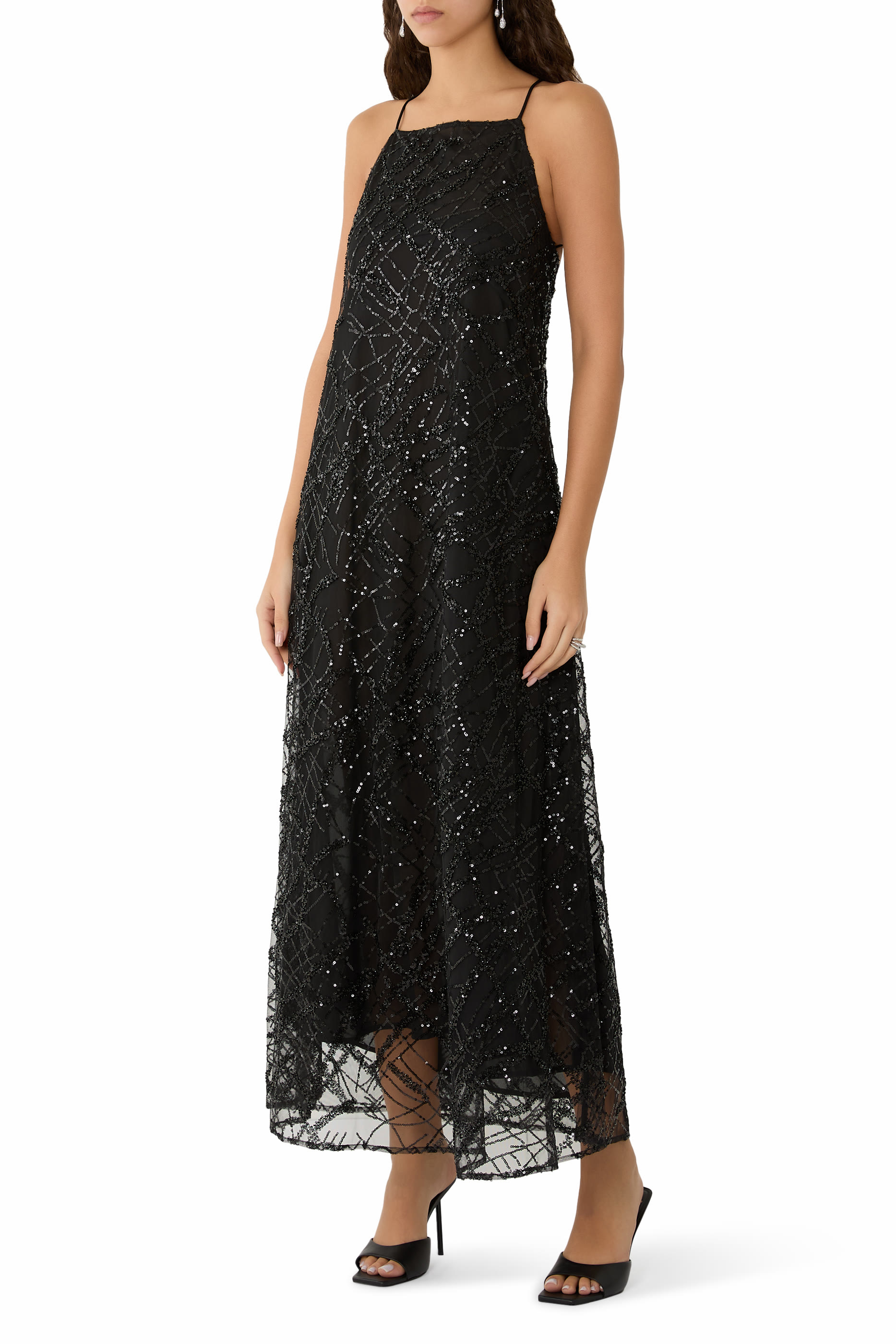 فستان طويل تول