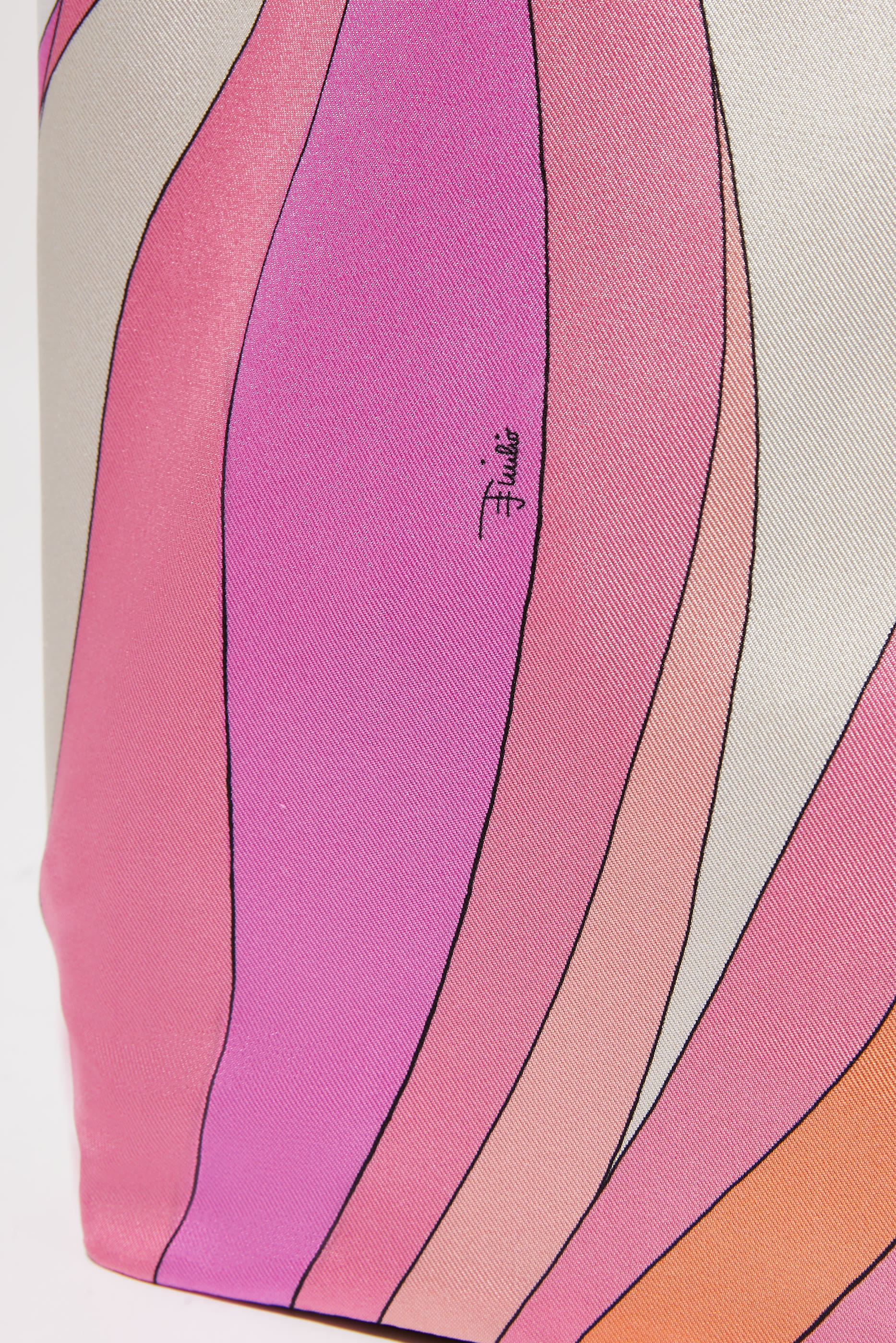 حقيبة يد بطبعات