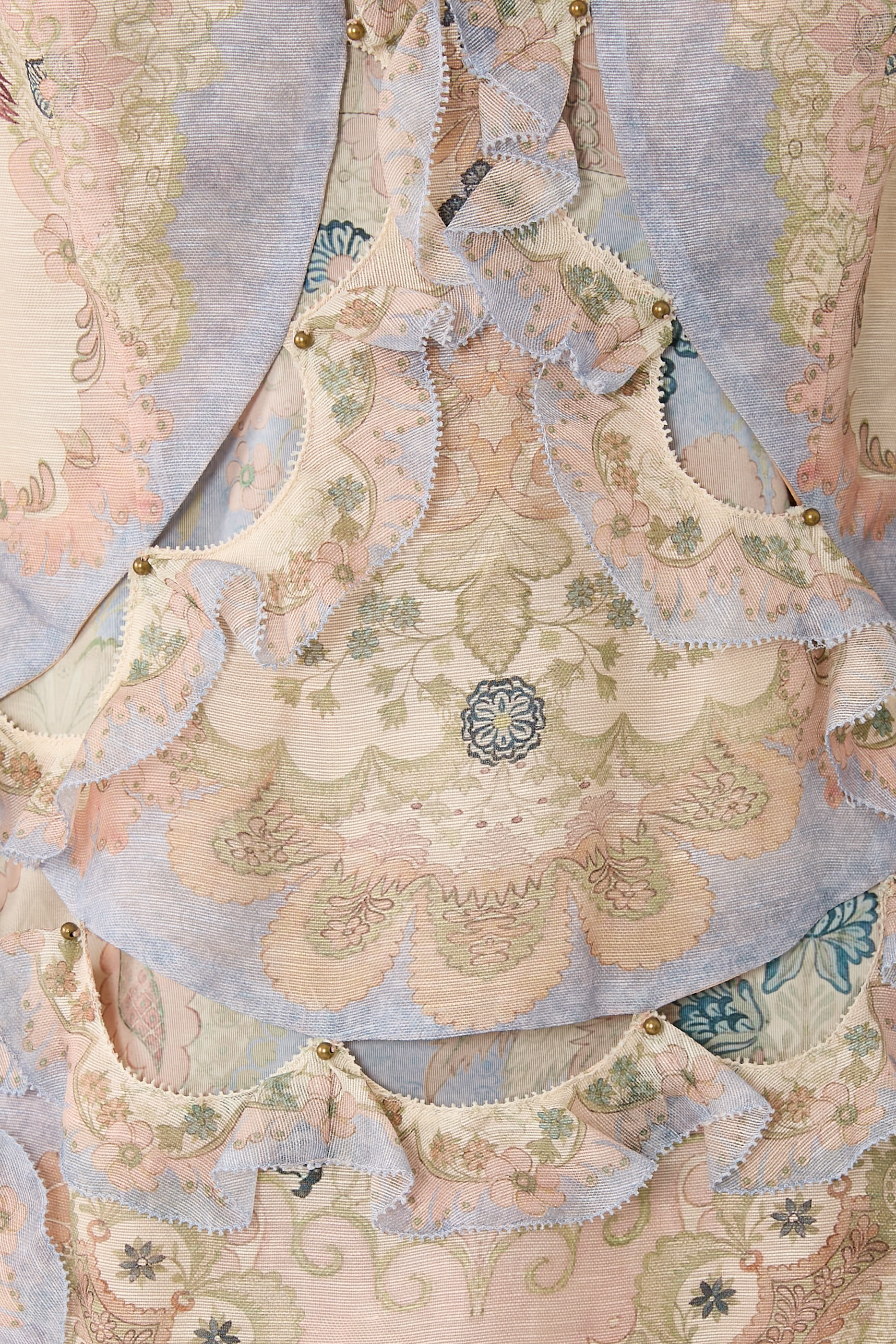 فستان ريبالين طويل بتفاصيل صدفية