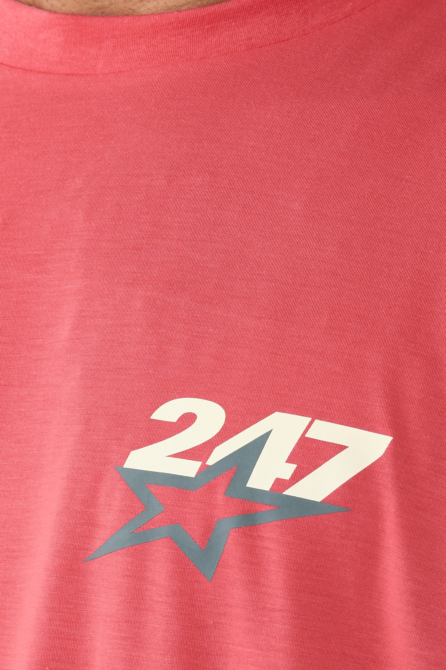 بلوزة بلا أكمام بنقشة تيم 247 ونجمة