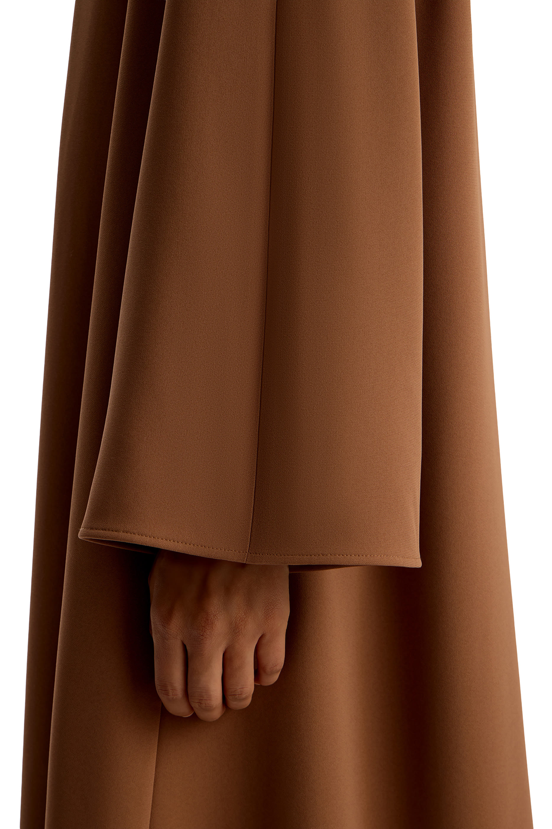 فستان طويل بياقة عالية