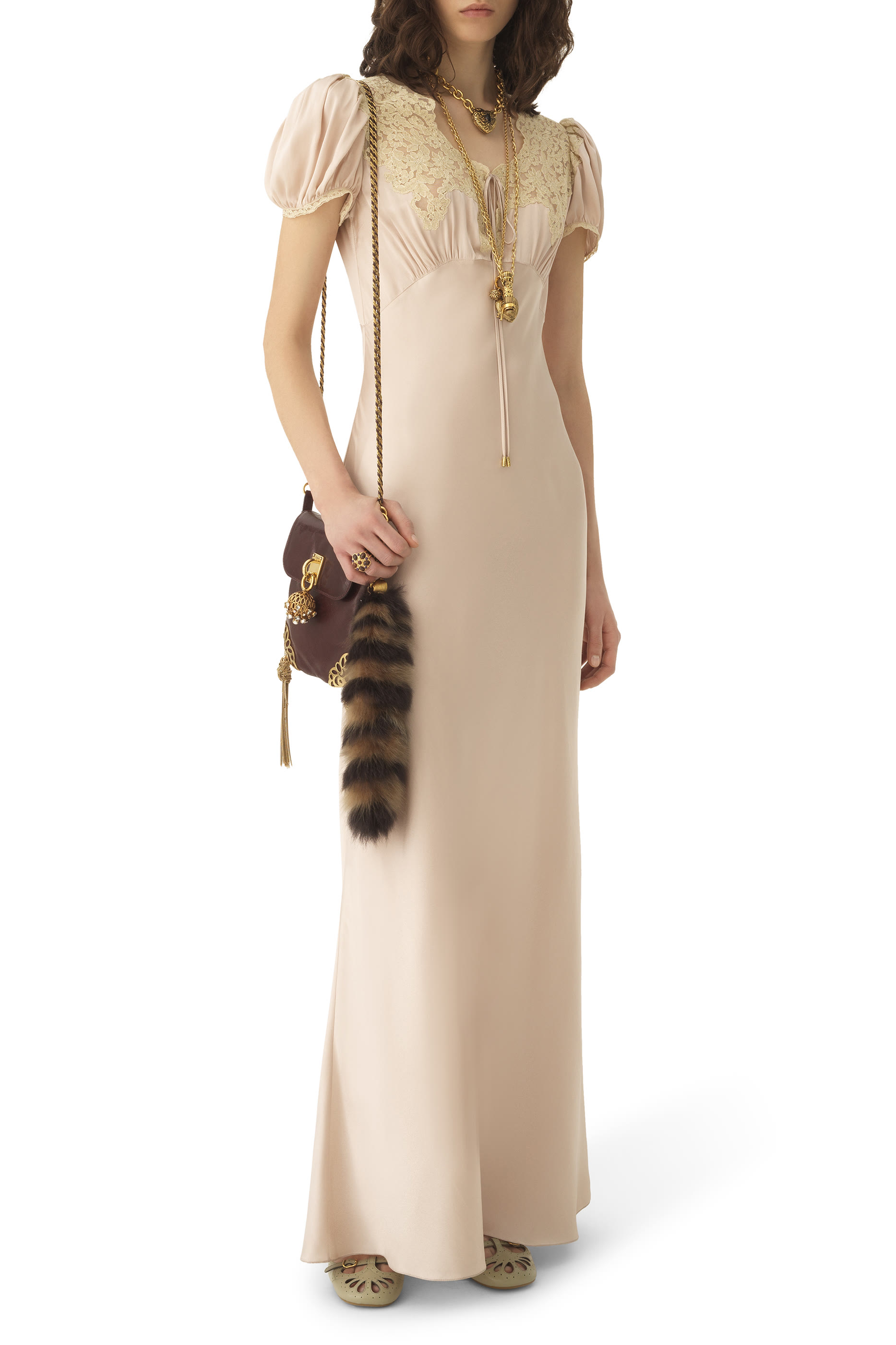 فستان بقصة مستقيمة وأكمام منفوخة حرير