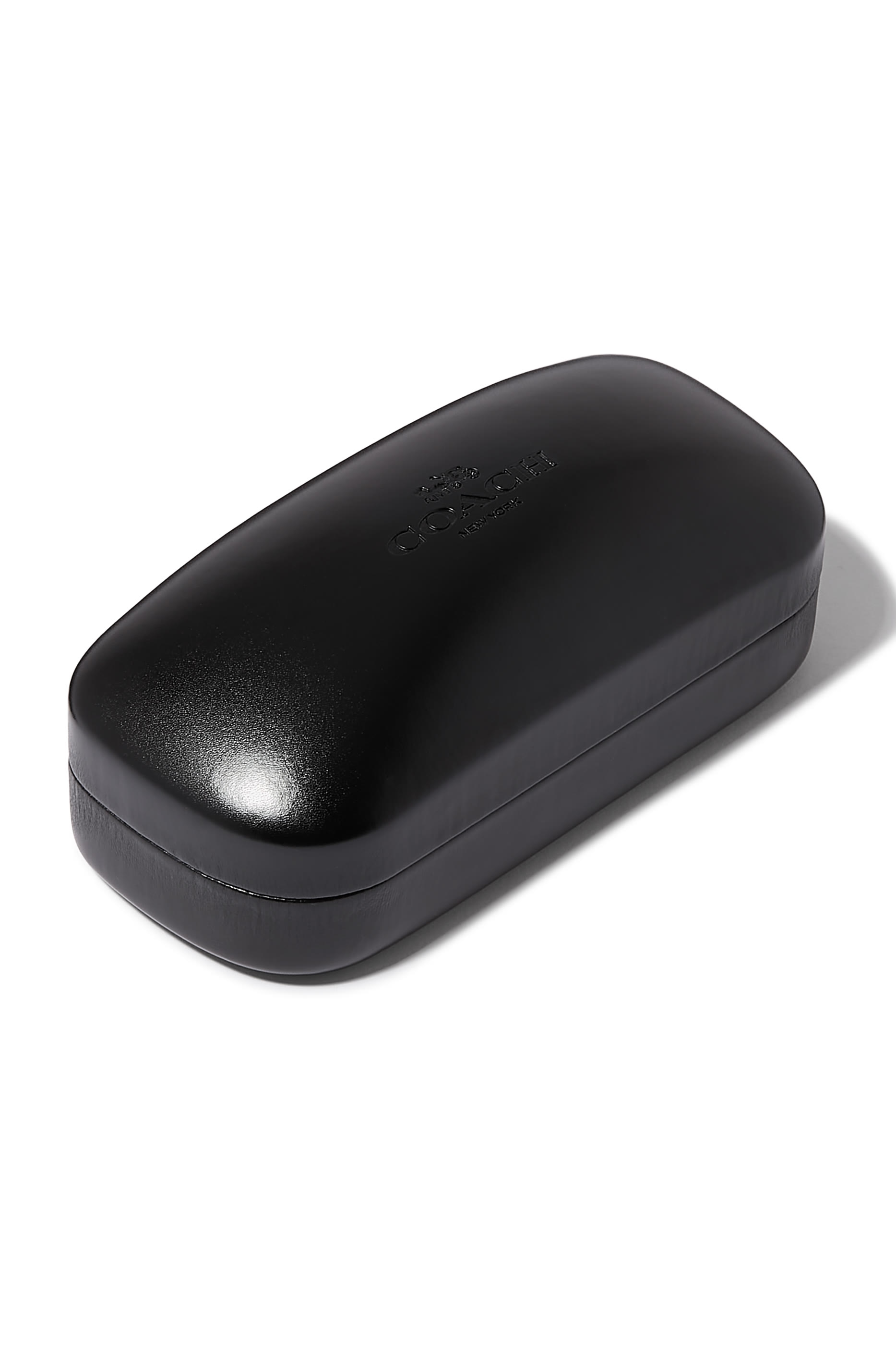 نظارة شمسية بإطار مربع عريض وذراع مزين بشعار الماركة