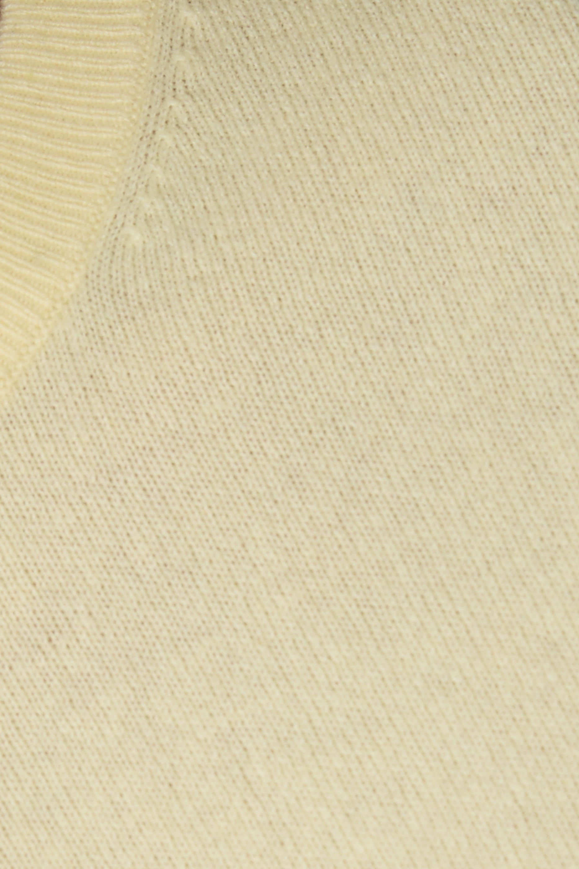 تيشيرت لوجان بياقة ضيقة