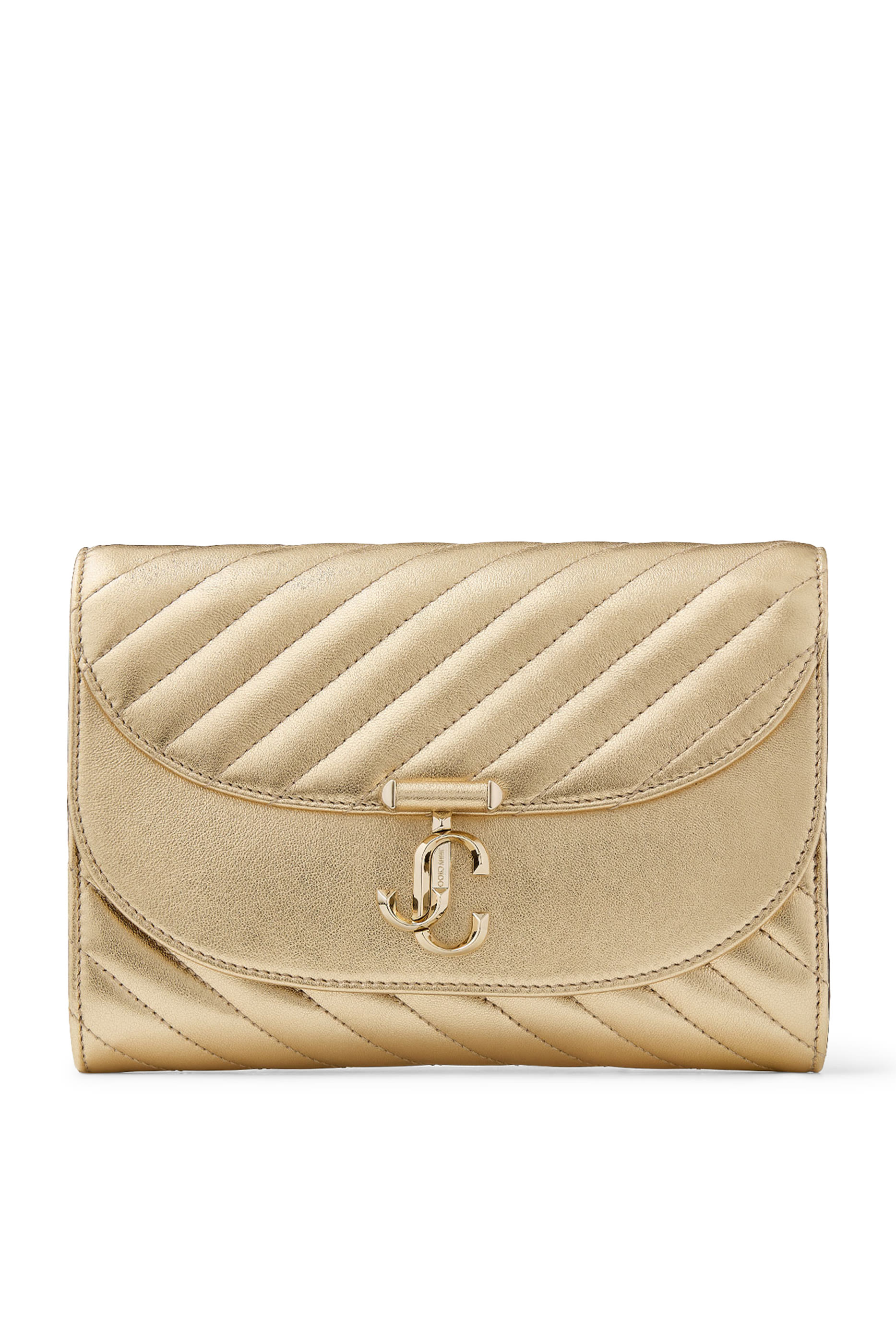 كلاتش بتصميم منحنى بشعار الماركة