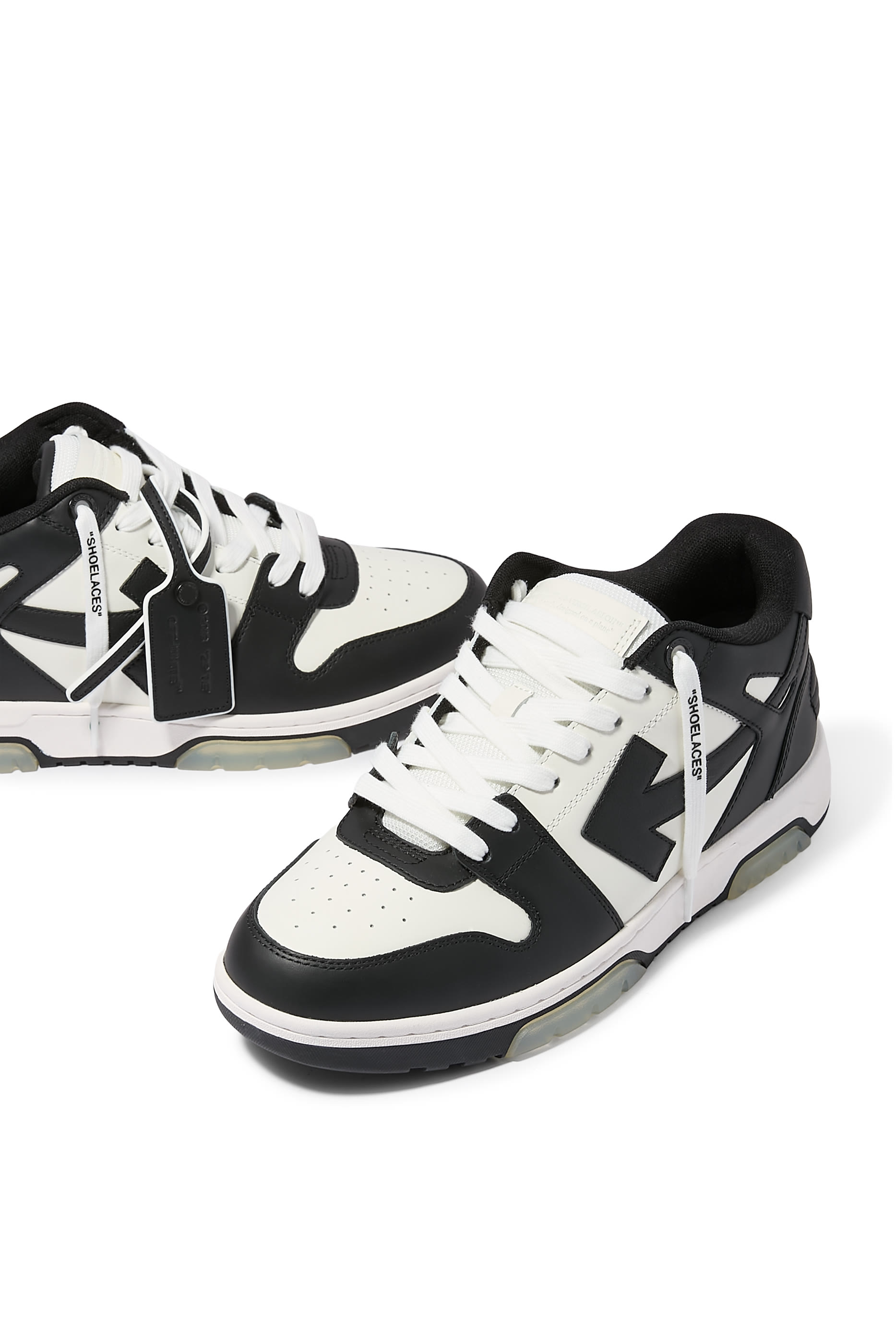 سنيكرز أوت اوف اوفيس