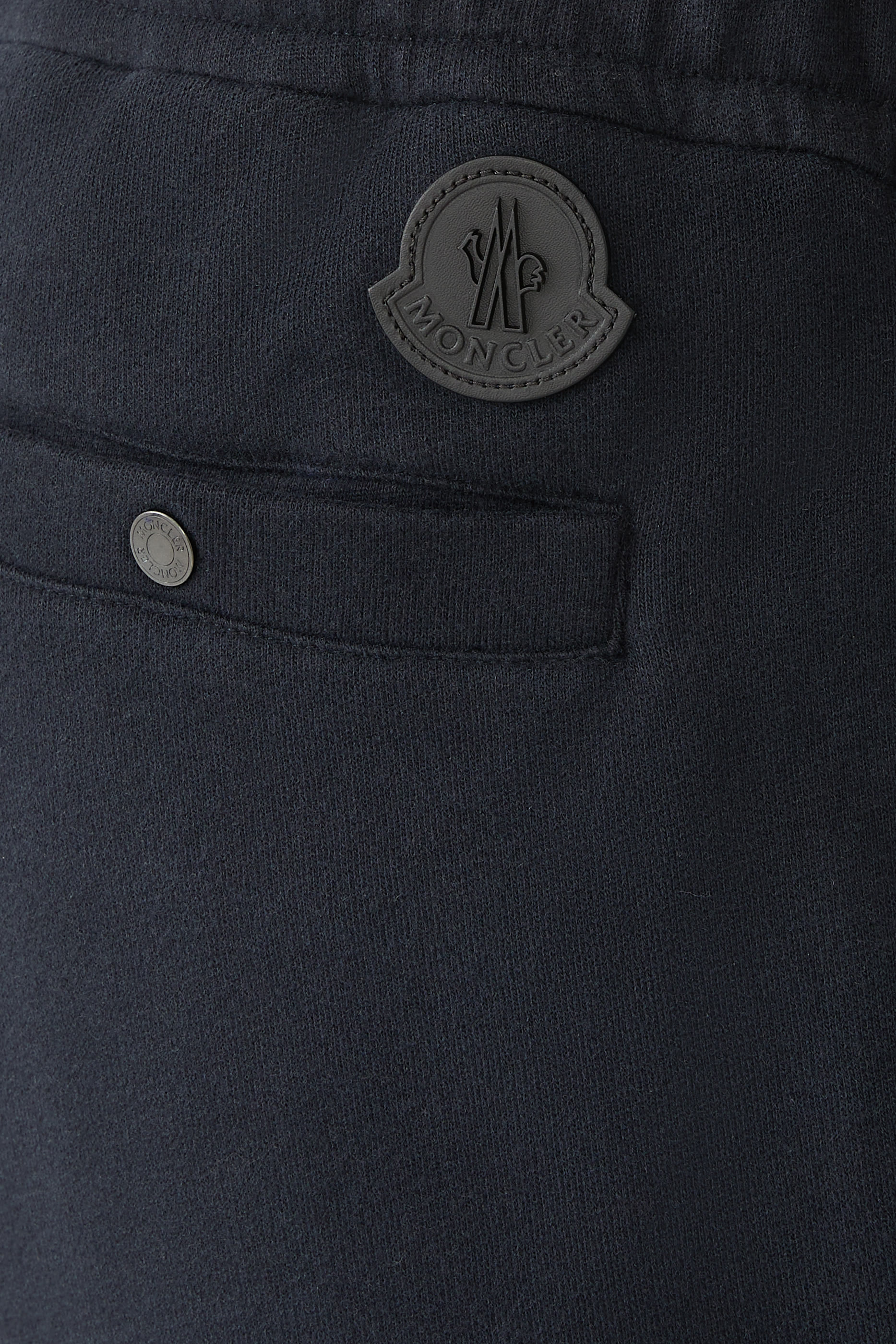 بنطال رياضي برقعة شعار الماركة