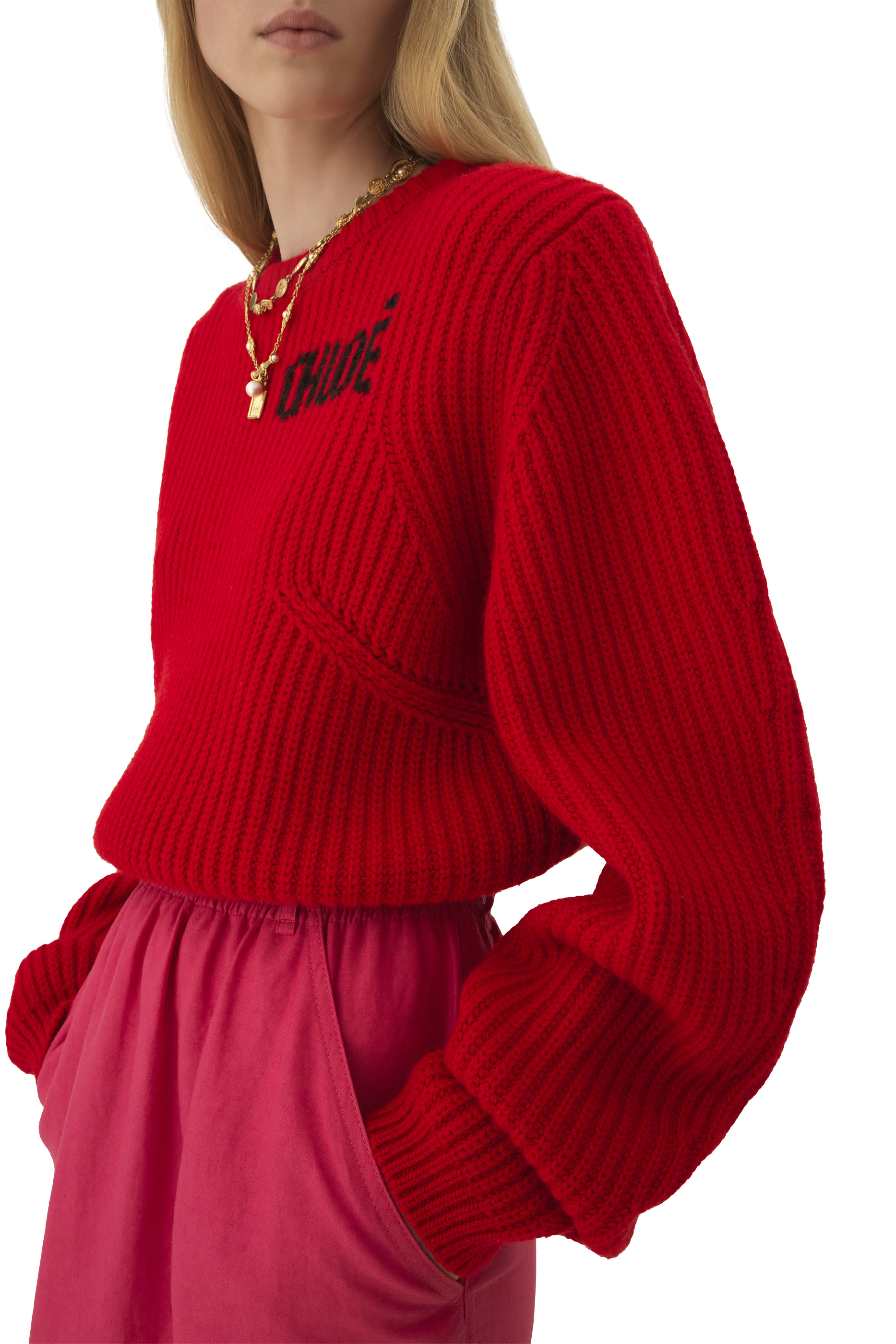 كنزة بقصة فضفاضة وشعار الماركة