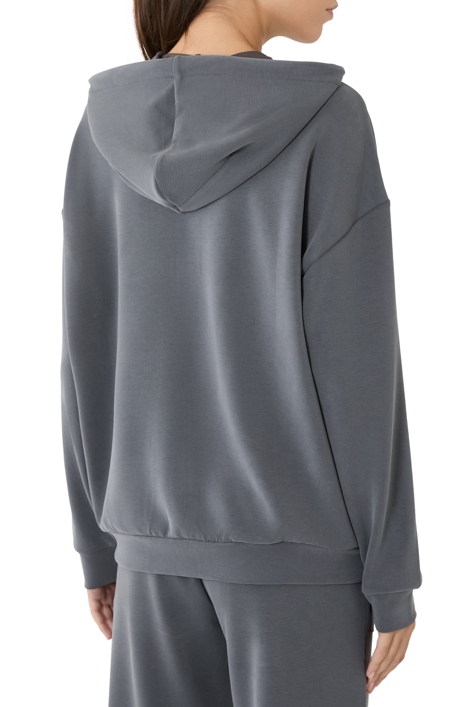 سويت شيرت بشعار الماركة