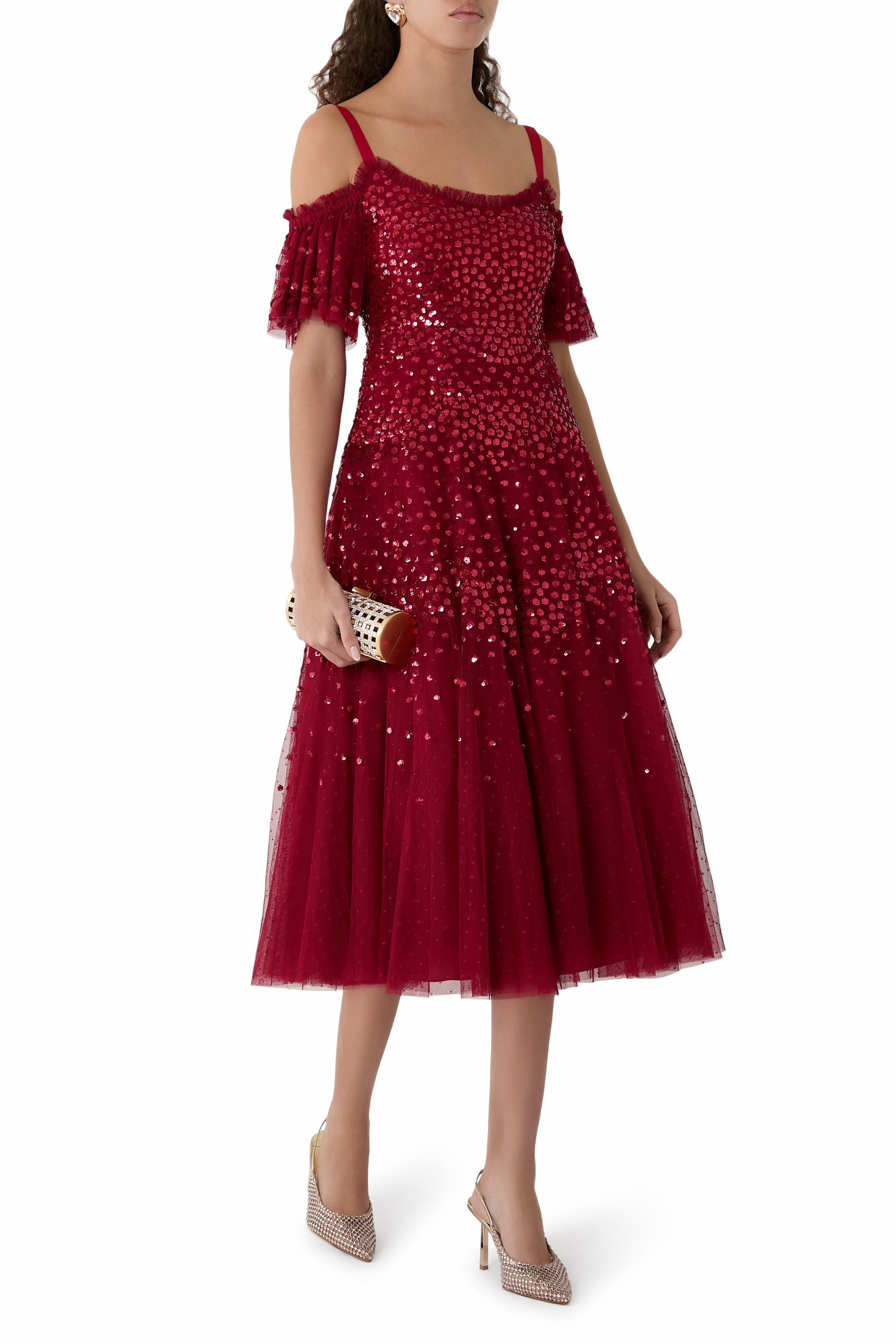 فستان باليرينا بأجزاء صدفية وتطريزات بالترتر 