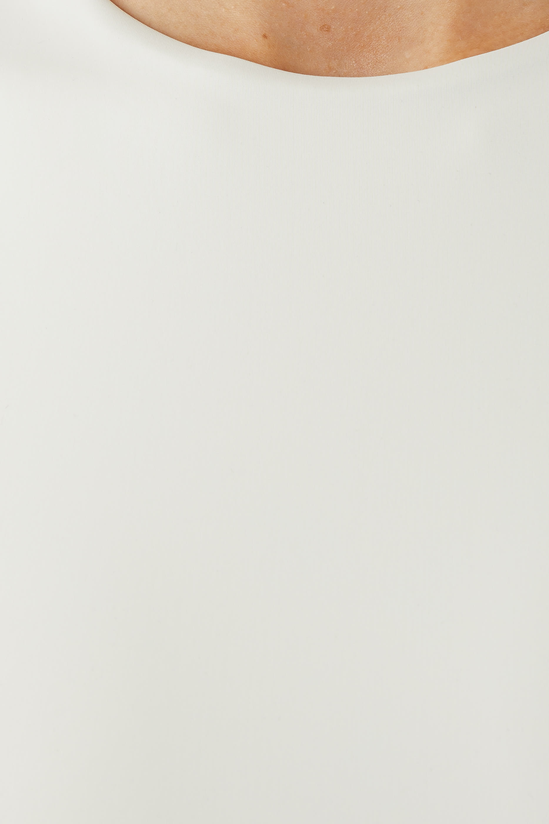 بدلة بدون أكمام