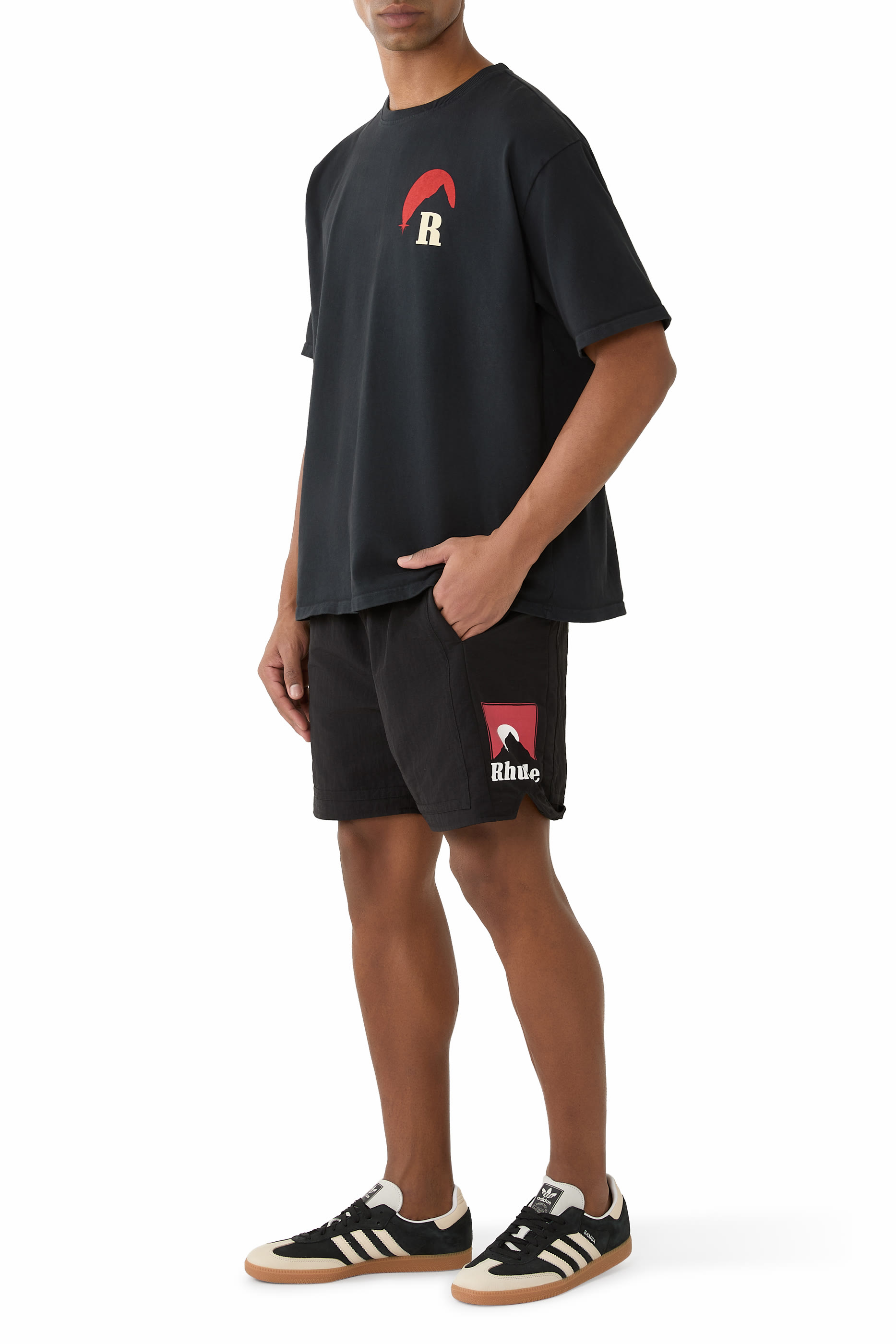 شورت بشعار الماركة