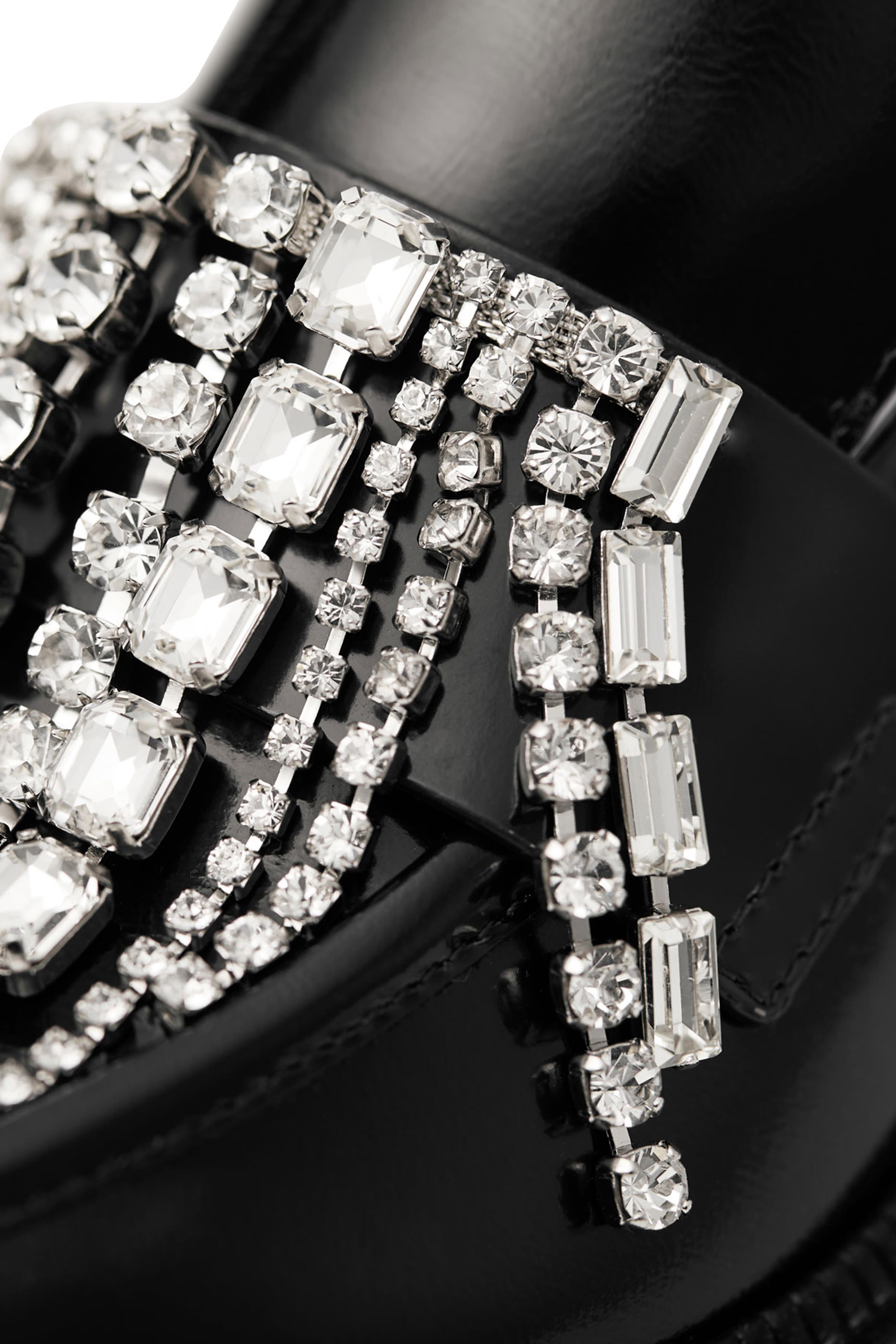 حذاء تايلور 60 سهل الارتداء مزين بكريستال جلد عجل