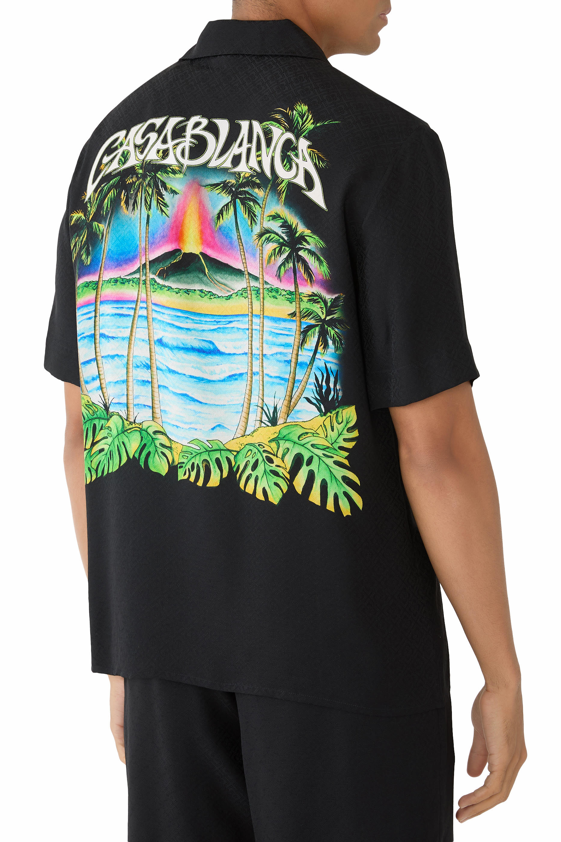 قميص بنقشة بركان غرافيكية